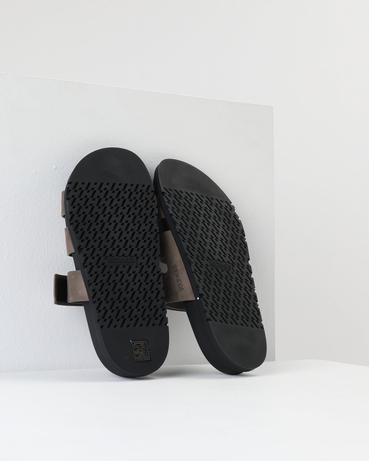 Chypre Sandal Homme in Etoupe Suede