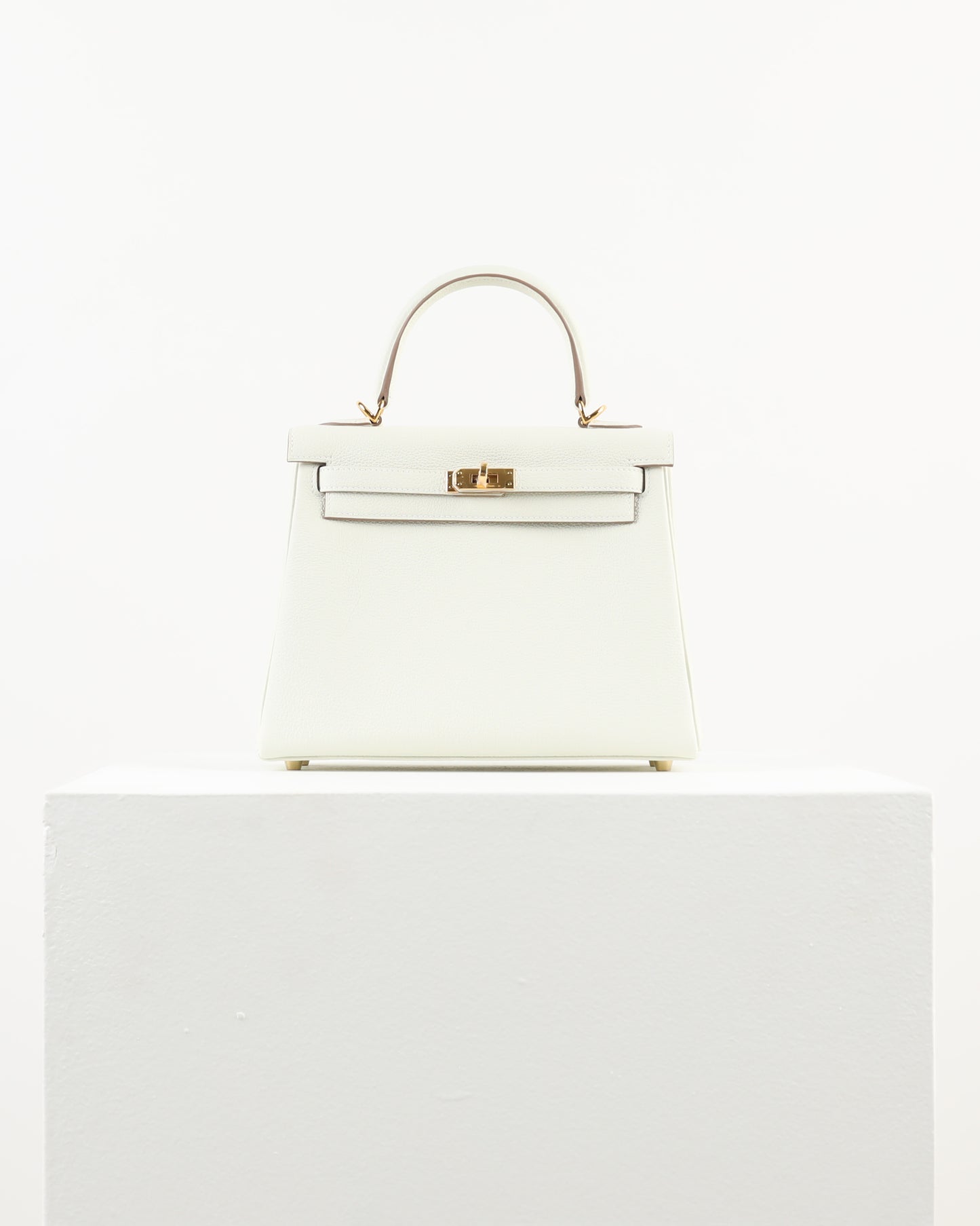 Kelly 25 Mushroom in Togo Leather with Gold Hardware