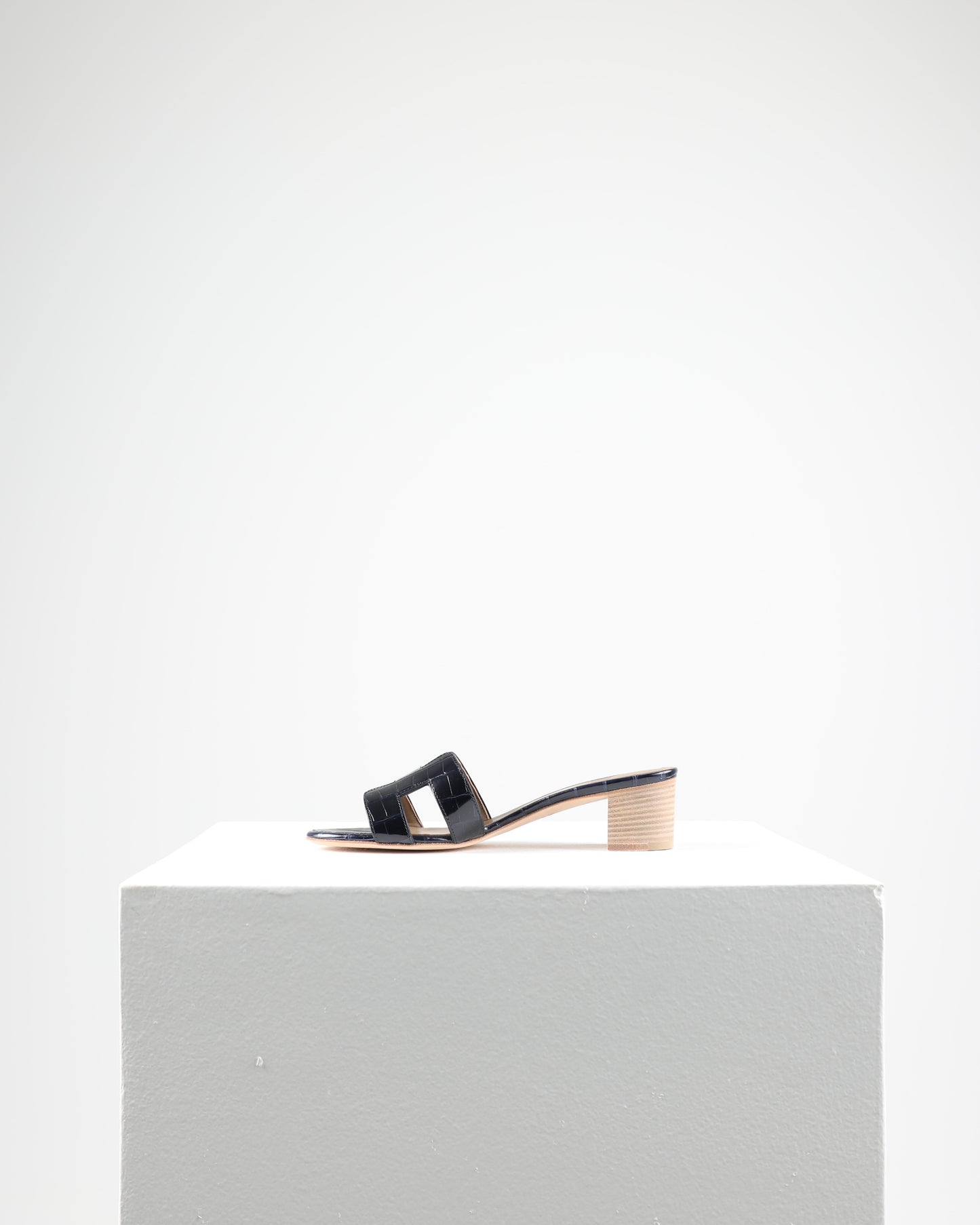 Oasis Sandal Dark Blue Crocodile Leather