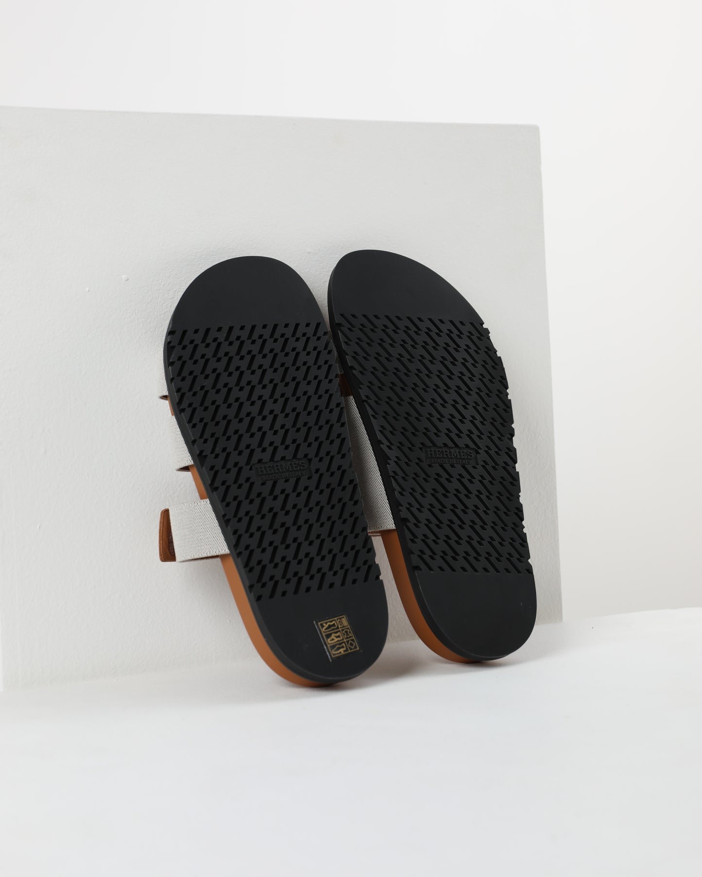 Chypre Sandal in Prunoir / Naturel