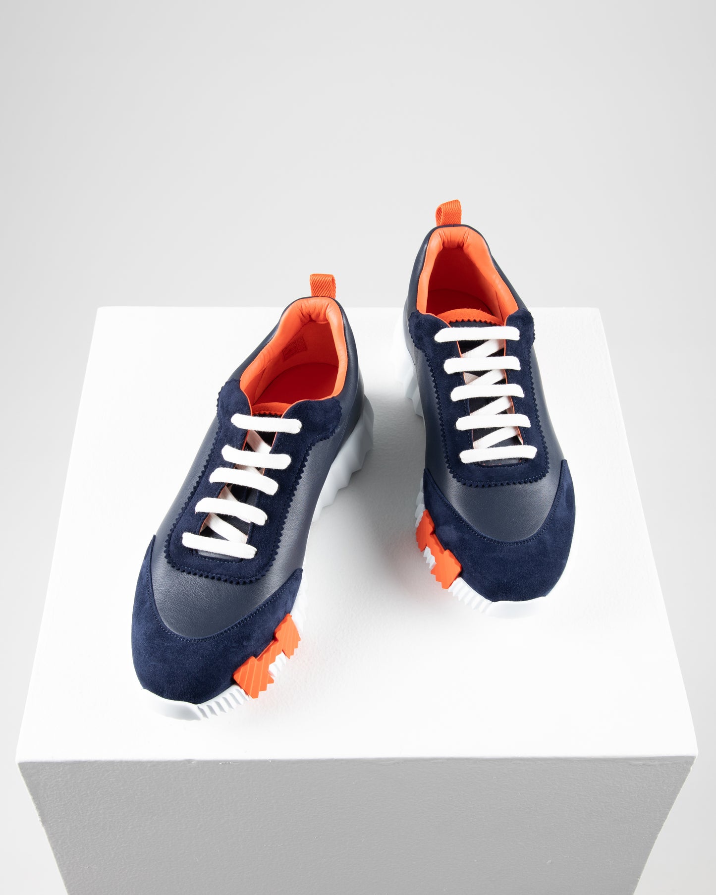 Bouncing Sneaker in Blue and Orange