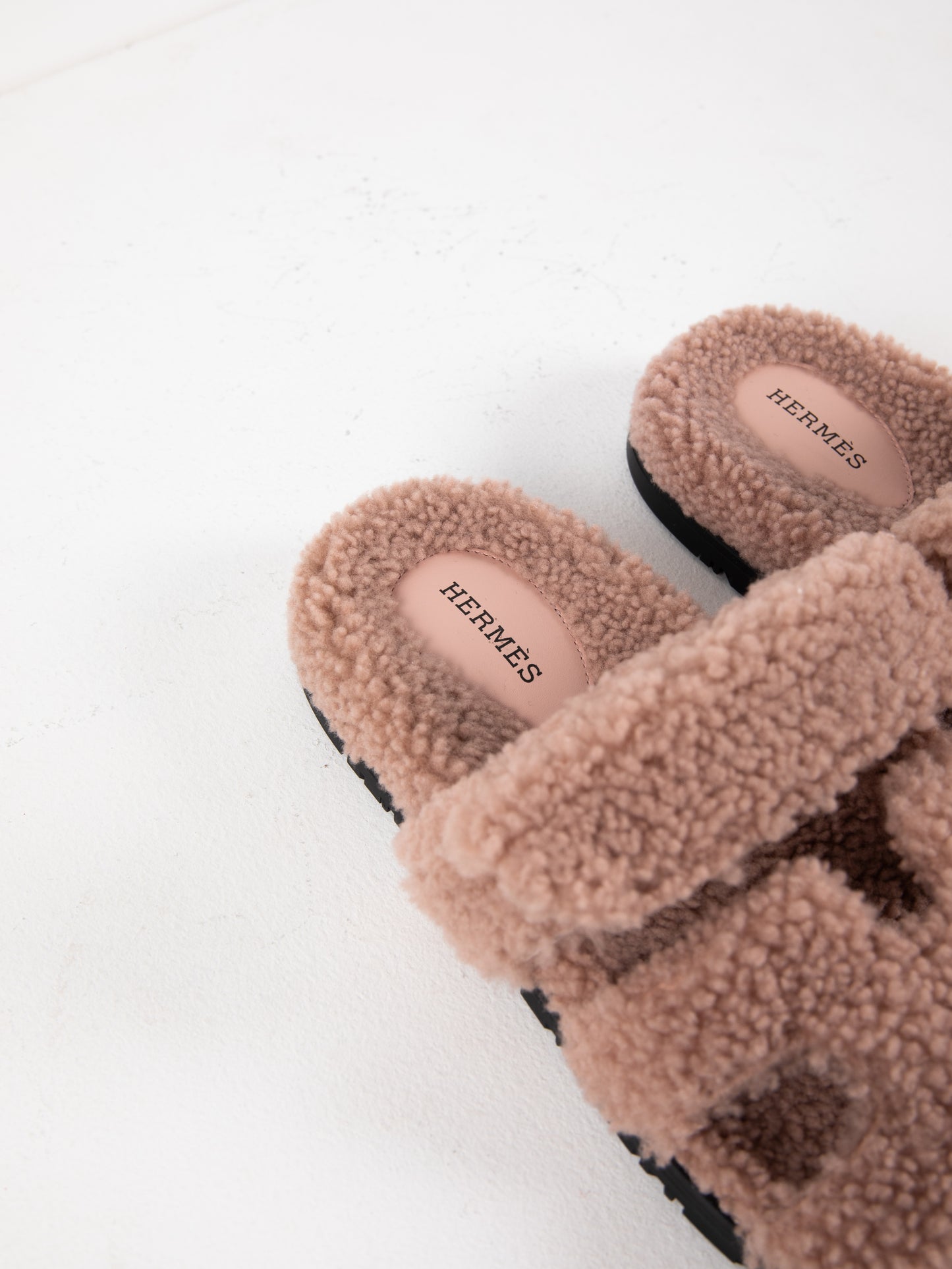 Chypre Sandal in Peau Lainee Beige