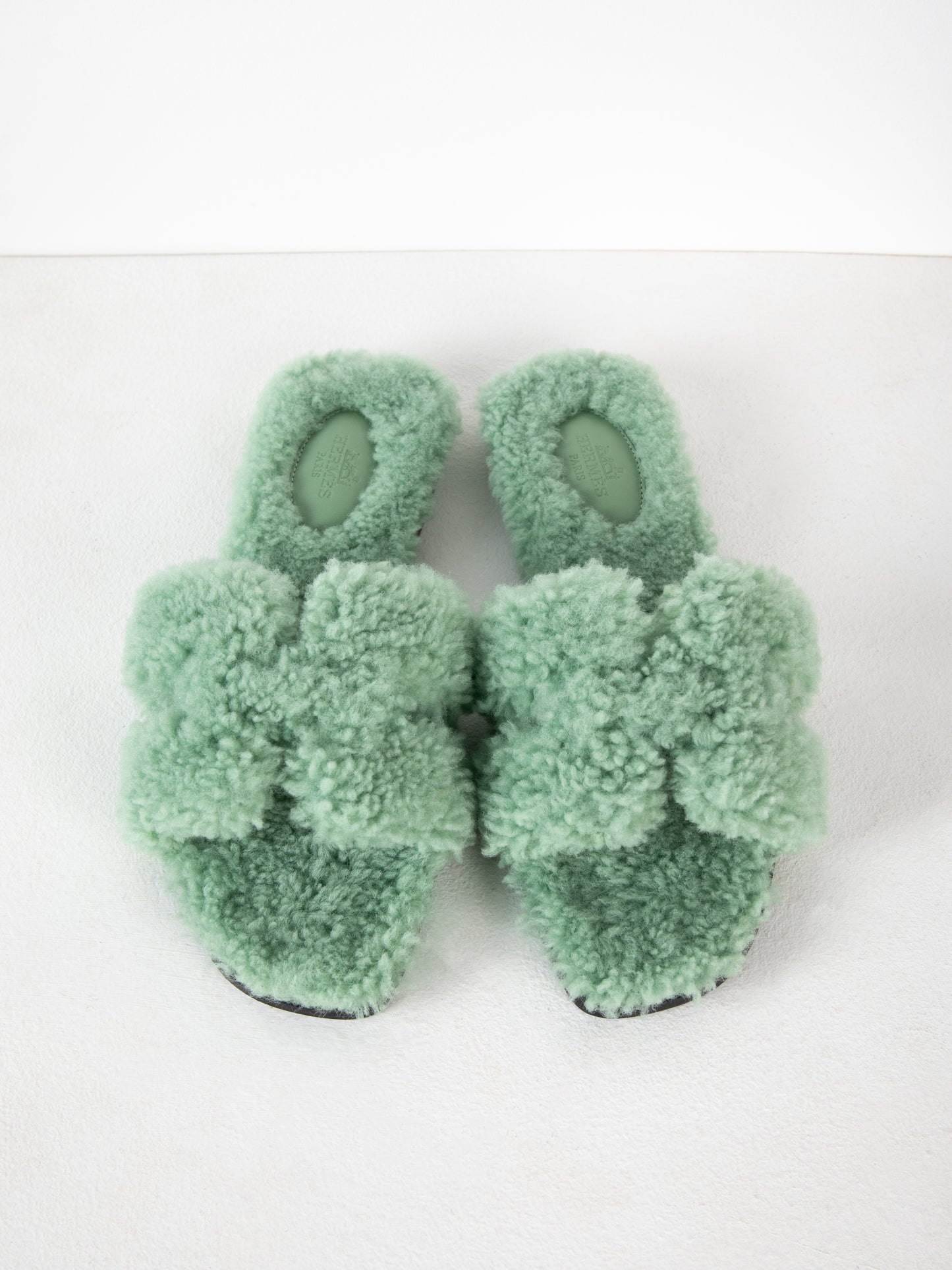 Oran Shearling Sandal in Vert D'eau