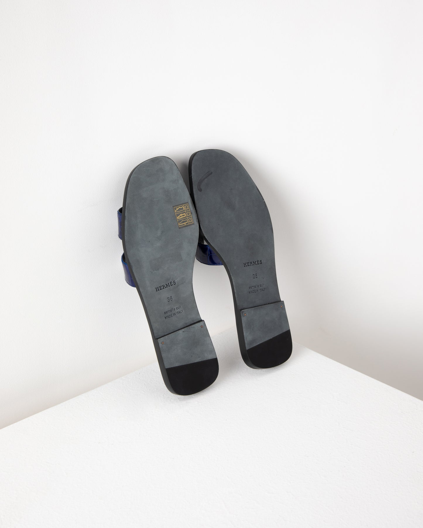 Oran Sandal in Bleu Electrique Crocodile