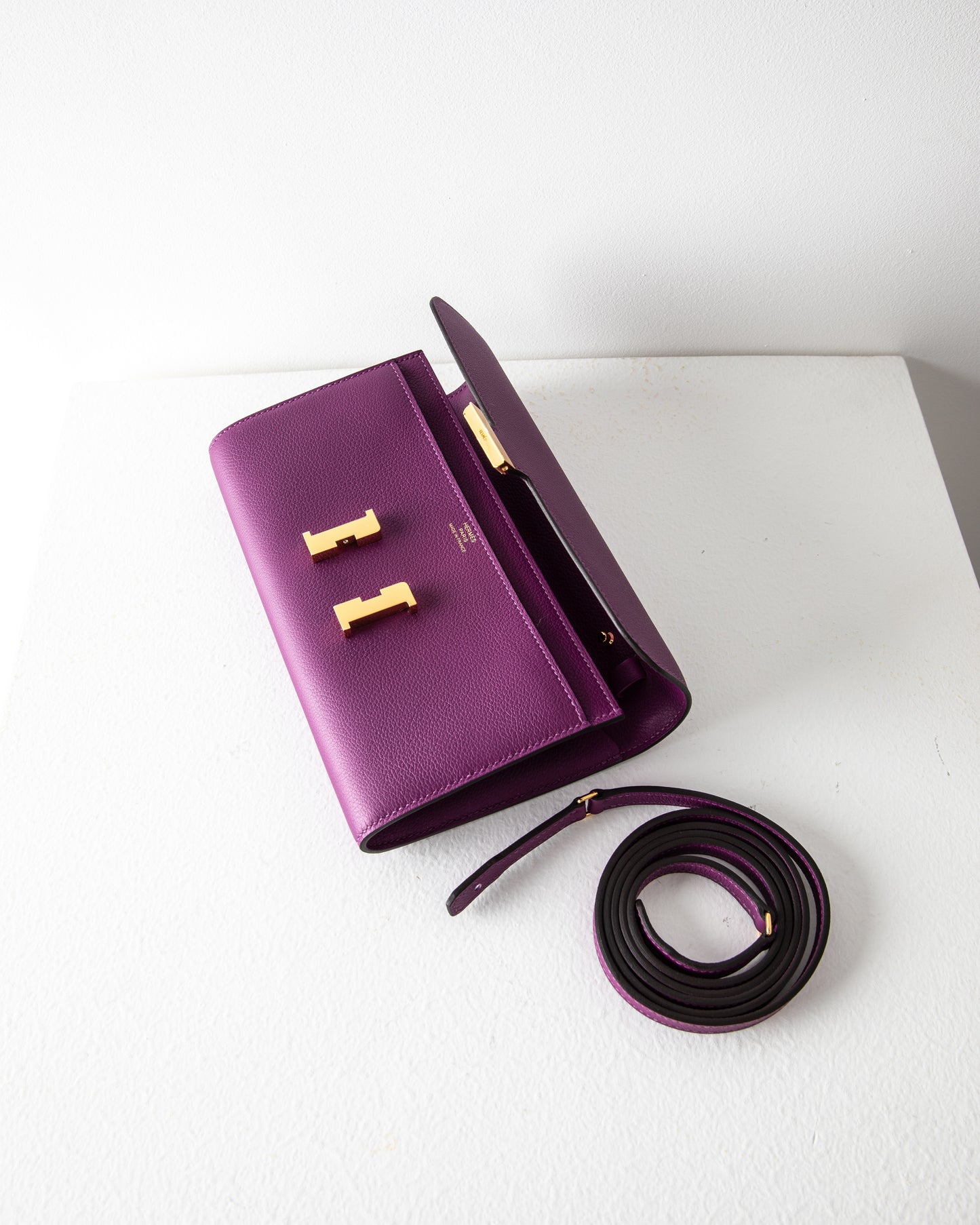 Constance To Go Wallet Evercolor Anemone with Gold Hardware
