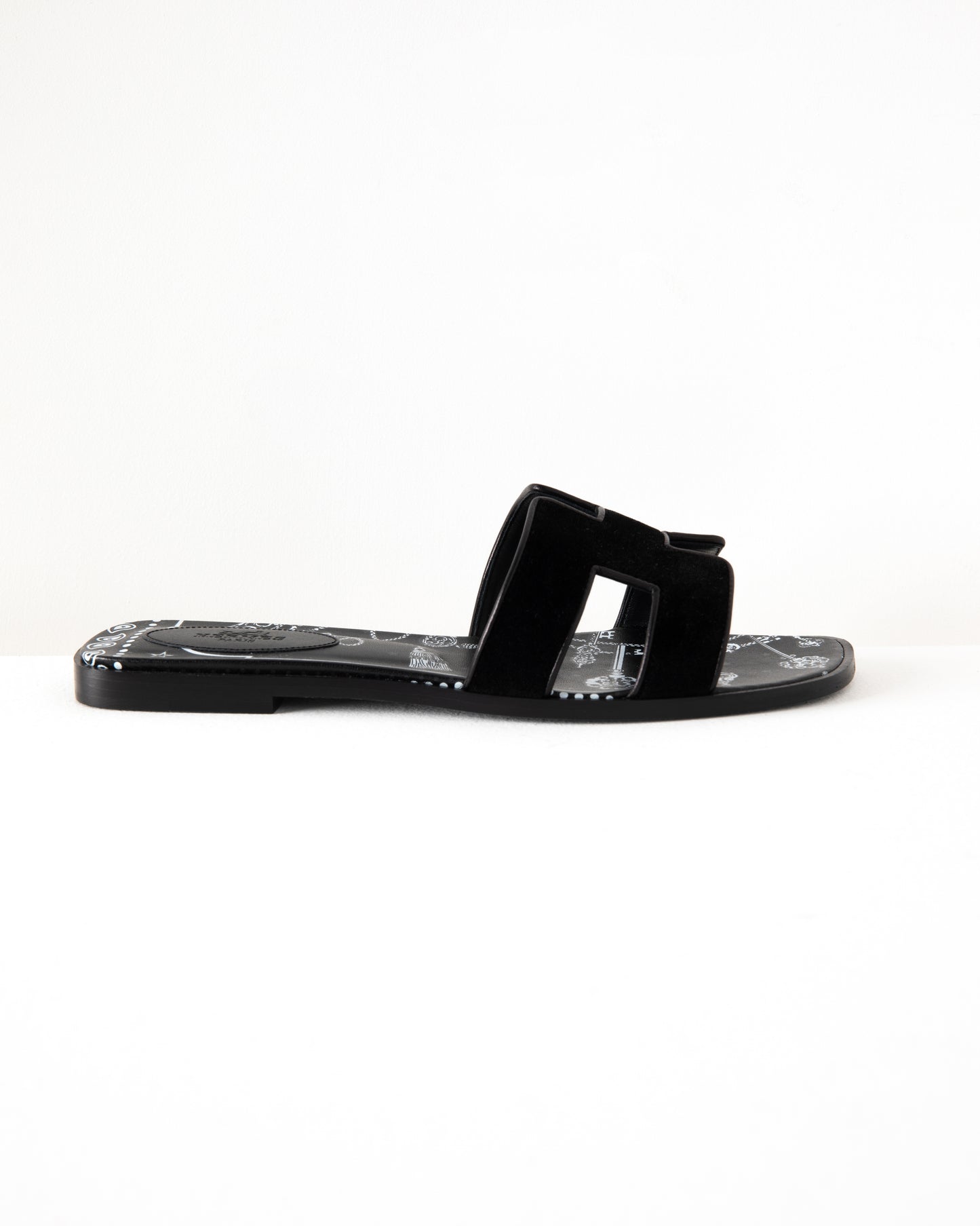 Oran Sandal in Velvet Black