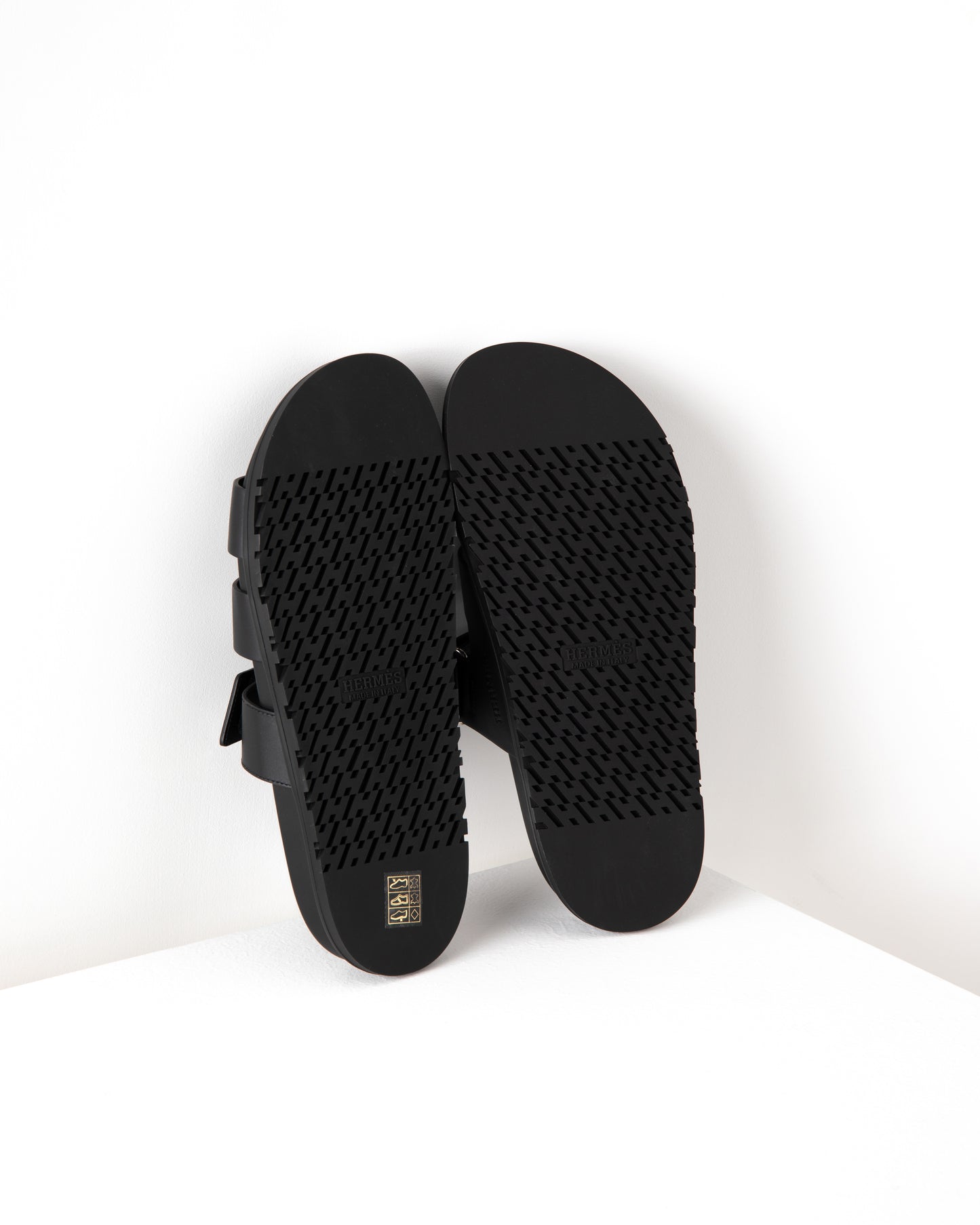 Chypre Sandal Homme in Black Calfskin
