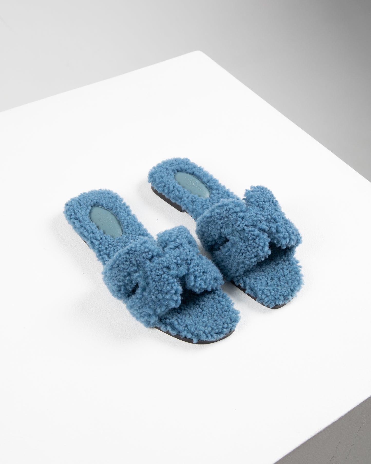 Oran Shearling Sandal in Bleu