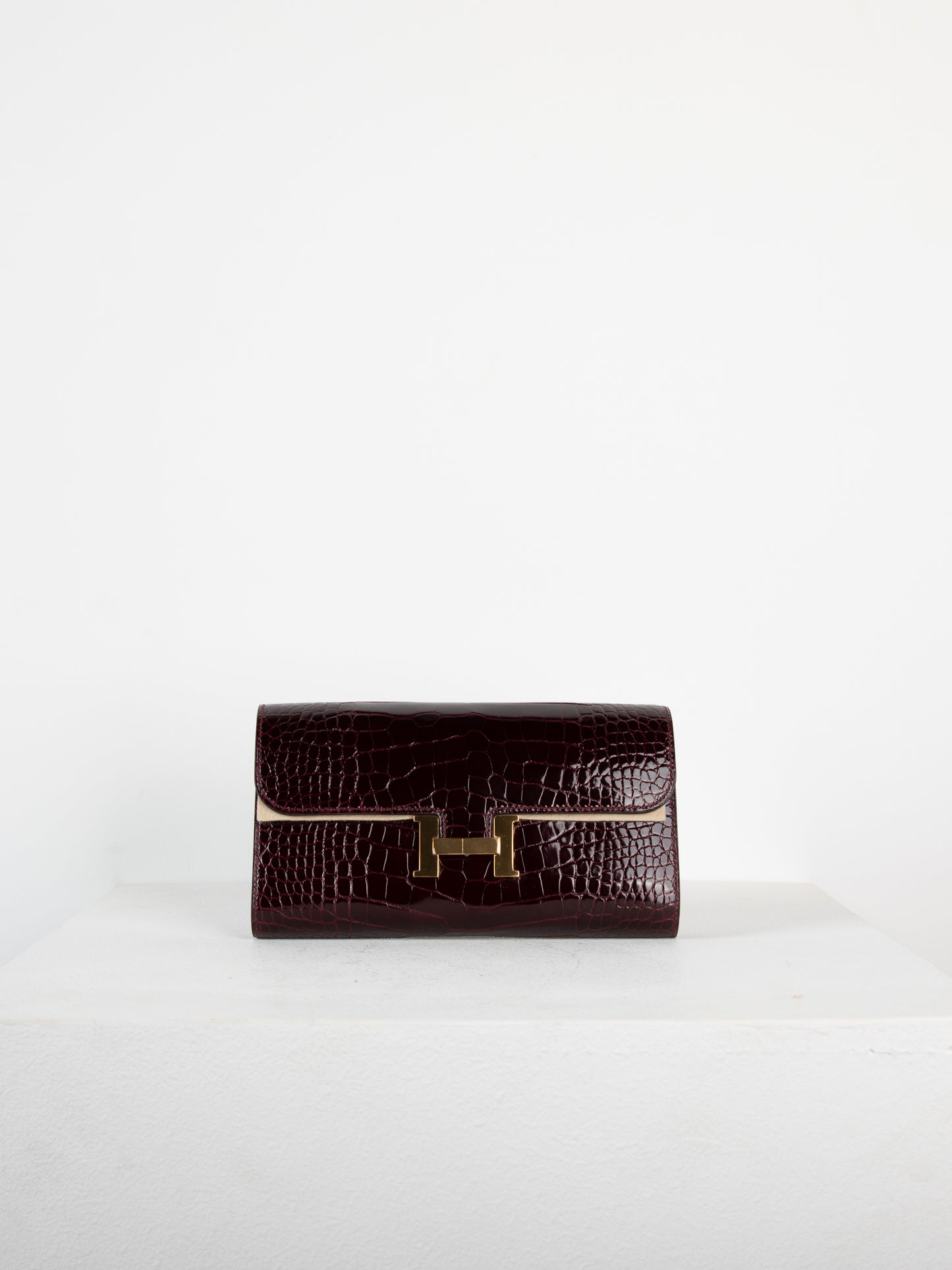 Constance To Go Long Wallet in Bordeaux Alligator with Gold Hardware