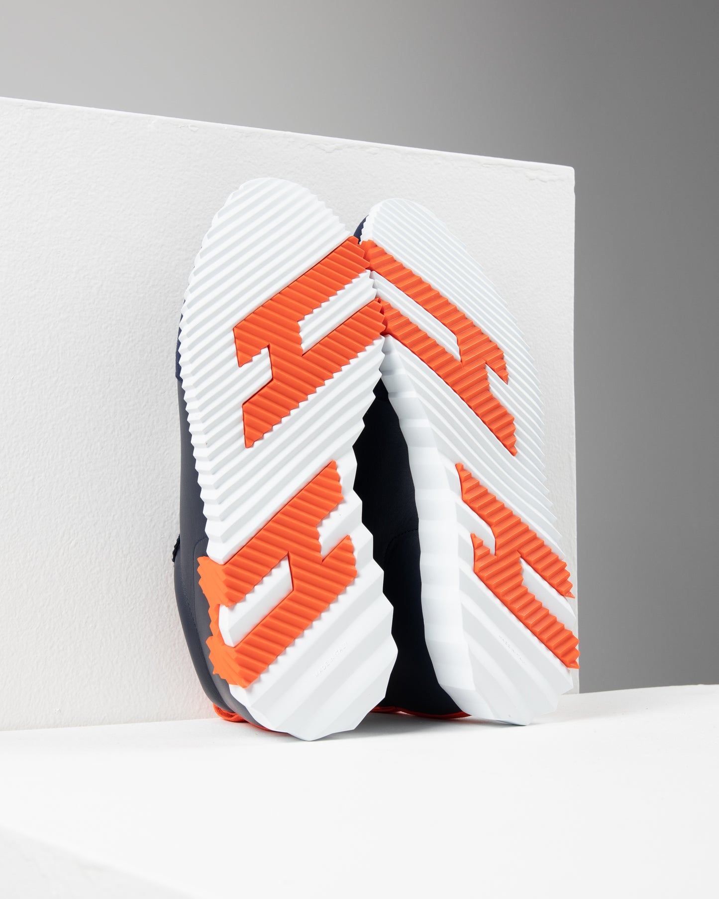 Bouncing Sneaker in Blue and Orange
