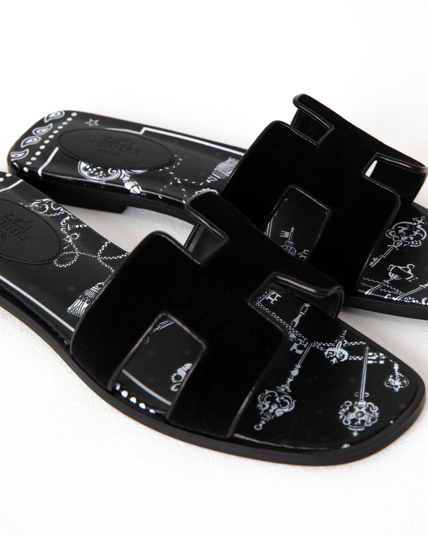Oran Sandal in Velvet Black