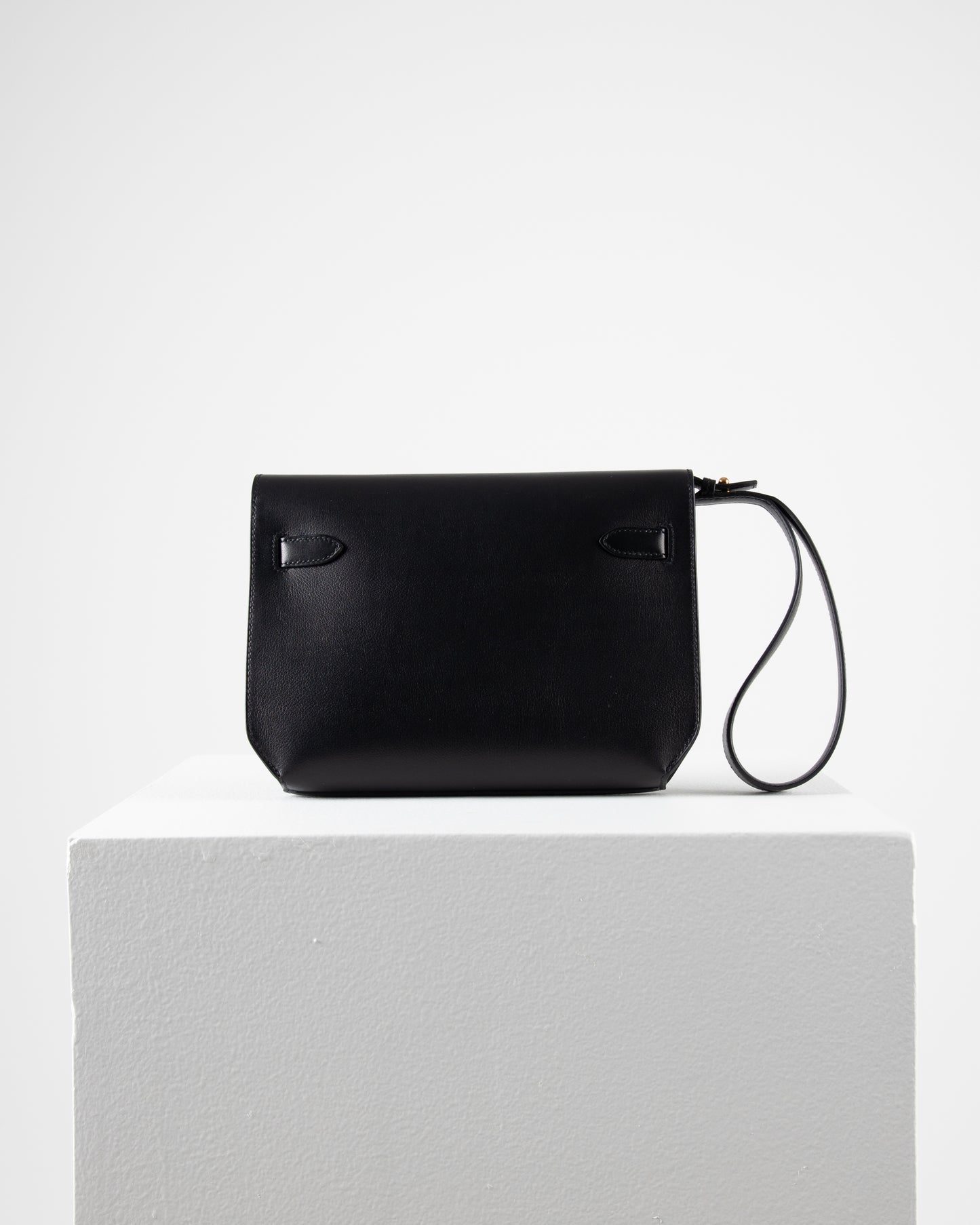Kelly Depeches Pouch 25 in Black Evergrain Leather with Gold Hardware