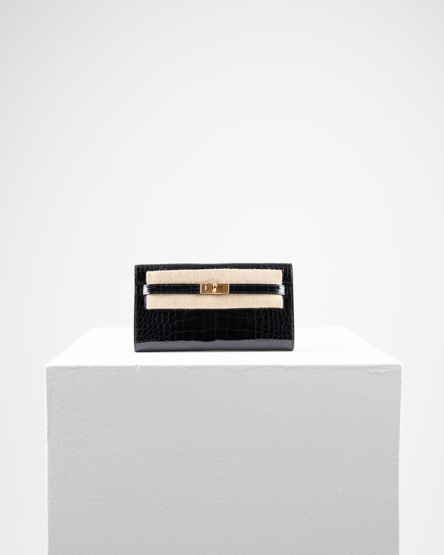 Kelly To Go in Black Alligator with Gold Hardware