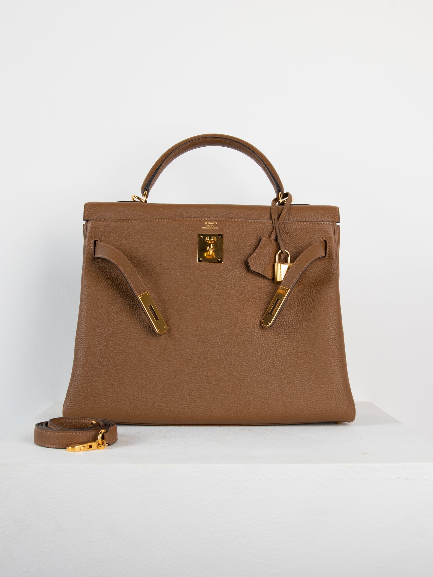 Kelly 32 in Alezan Togo Retourne with Gold Hardware