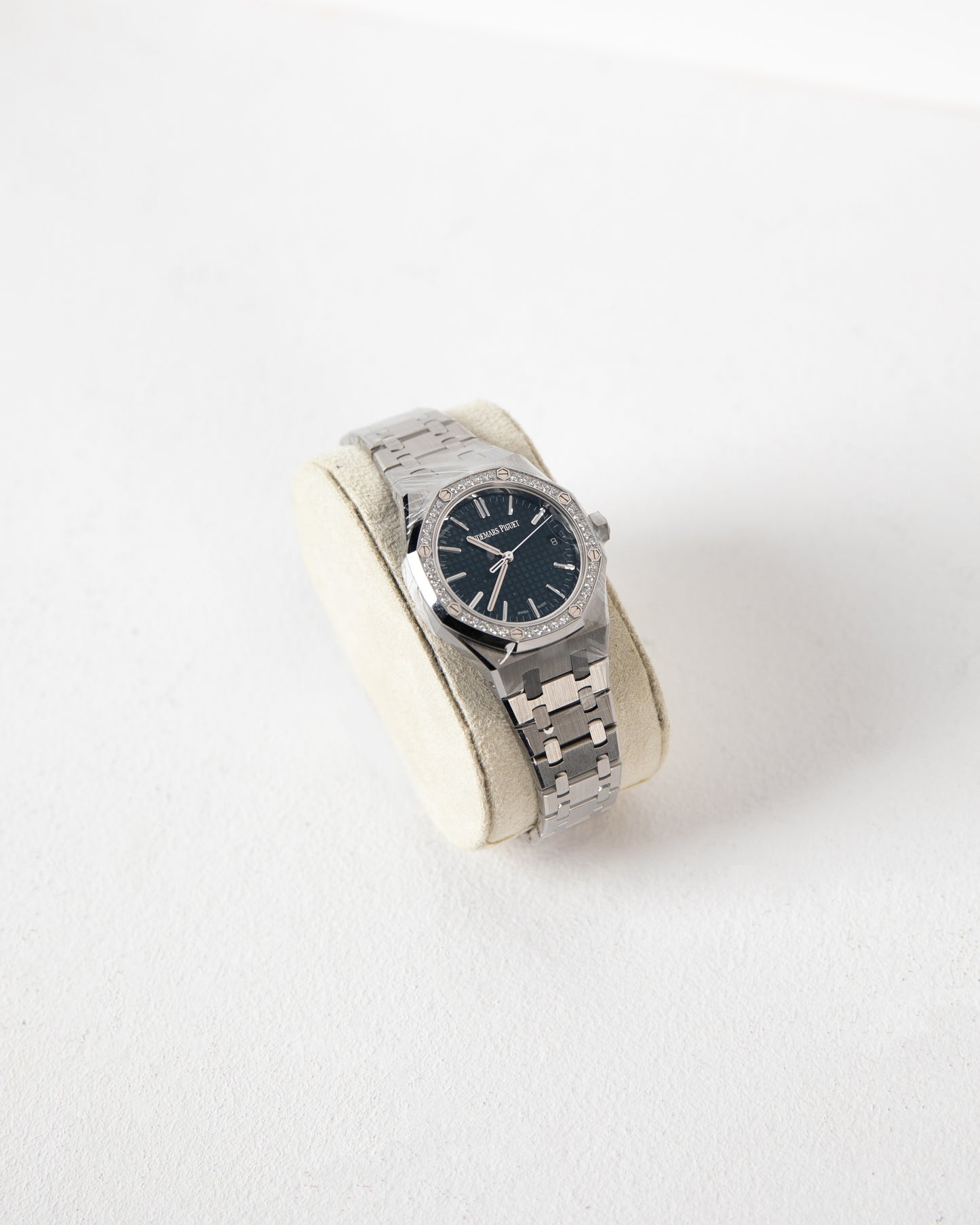 Audemars Piguet Royal Oak 37mm - Blue dial with diamonds