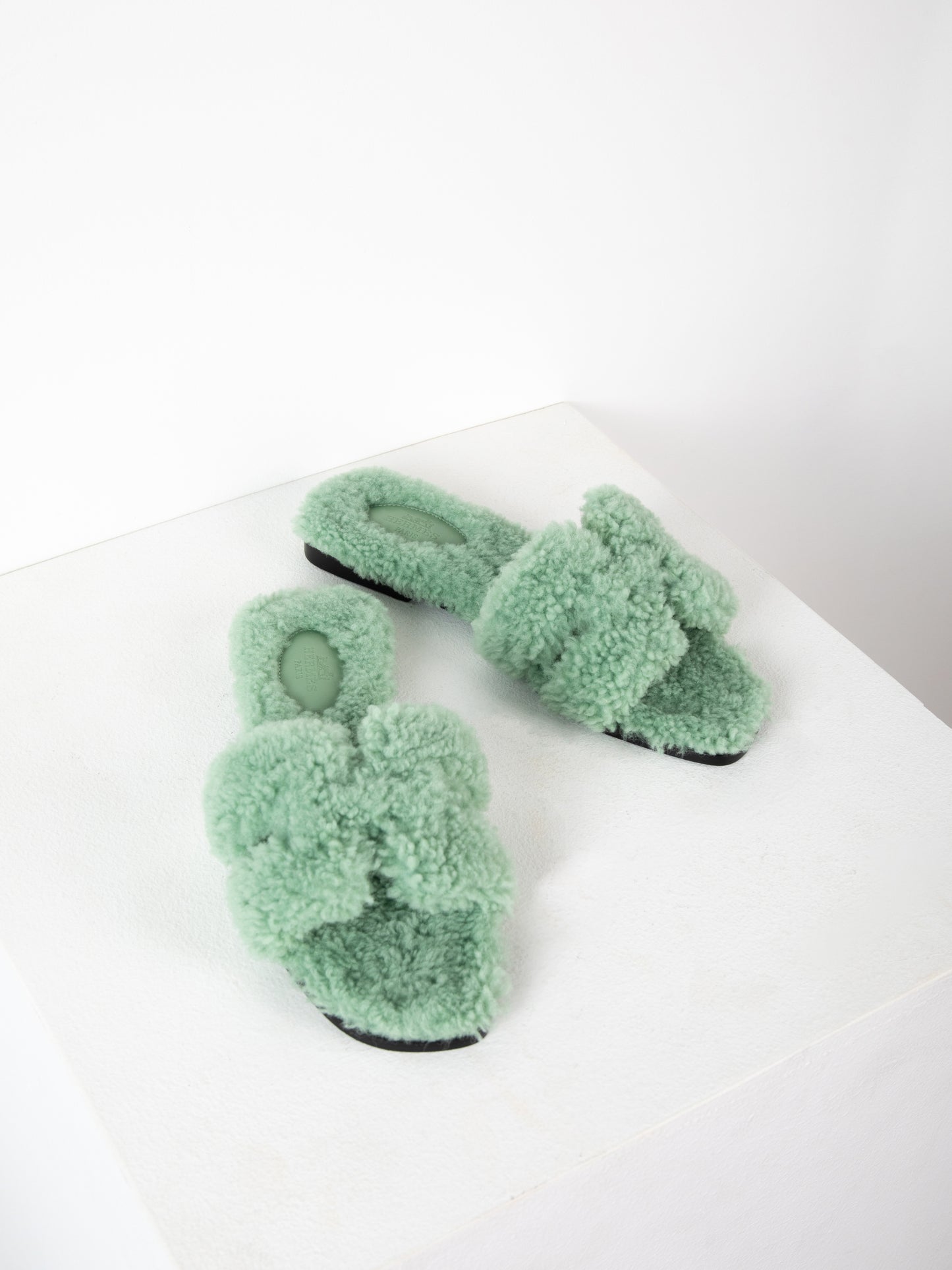 Oran Shearling Sandal in Vert D'eau