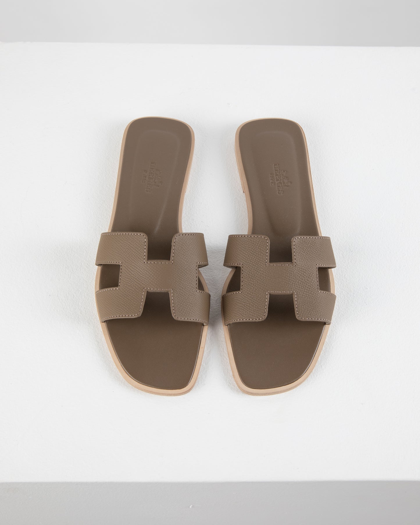 Oran Sandal in Etoupe Epsom