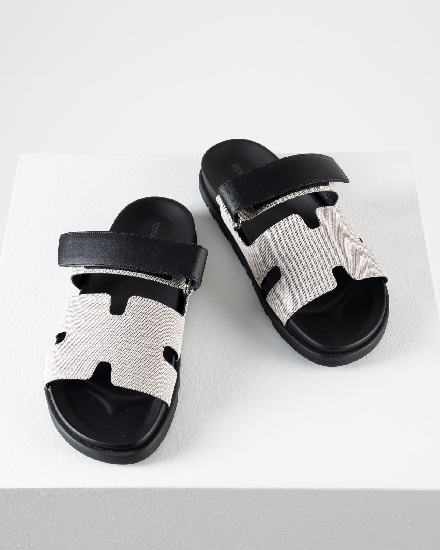 Chypre Sandal in Prunoir