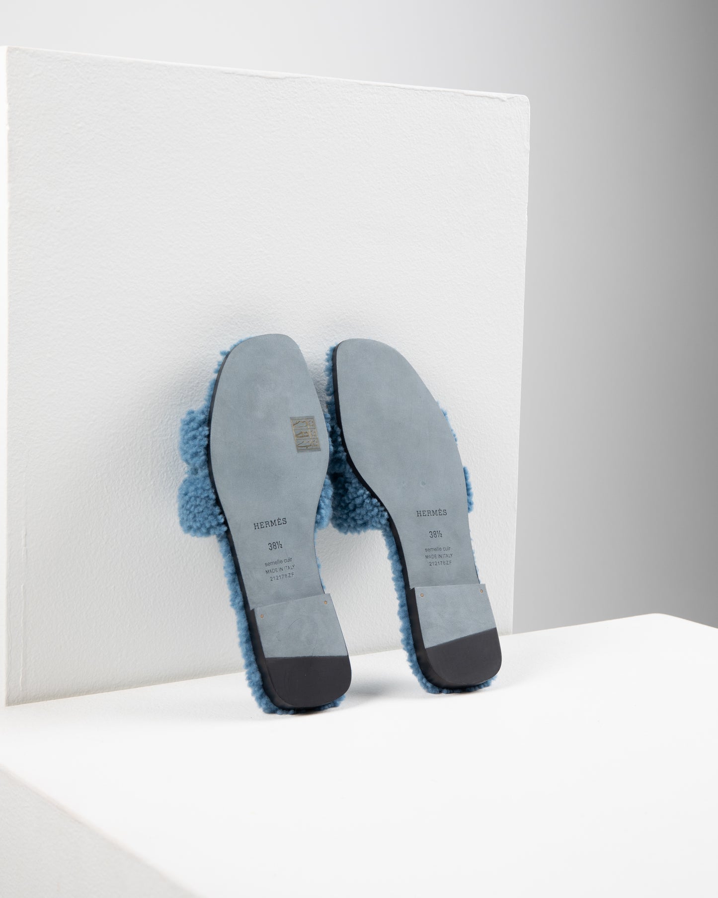Oran Shearling Sandal in Bleu