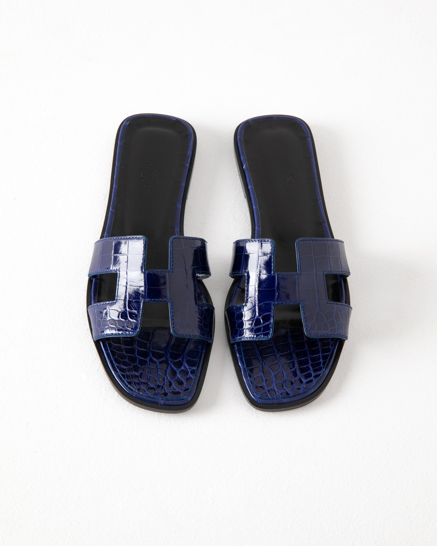 Oran Sandal in Bleu Electrique Crocodile