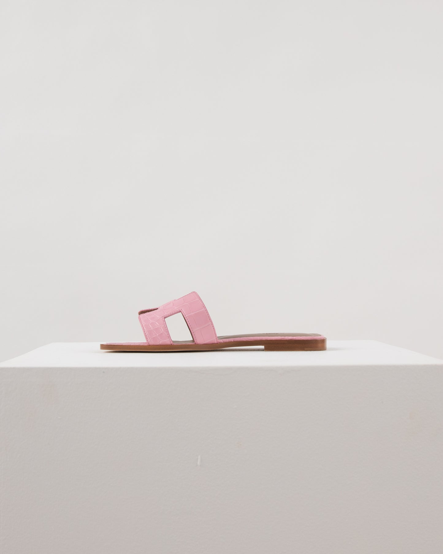Oran Sandal in Pink Alligator Missippi Matte