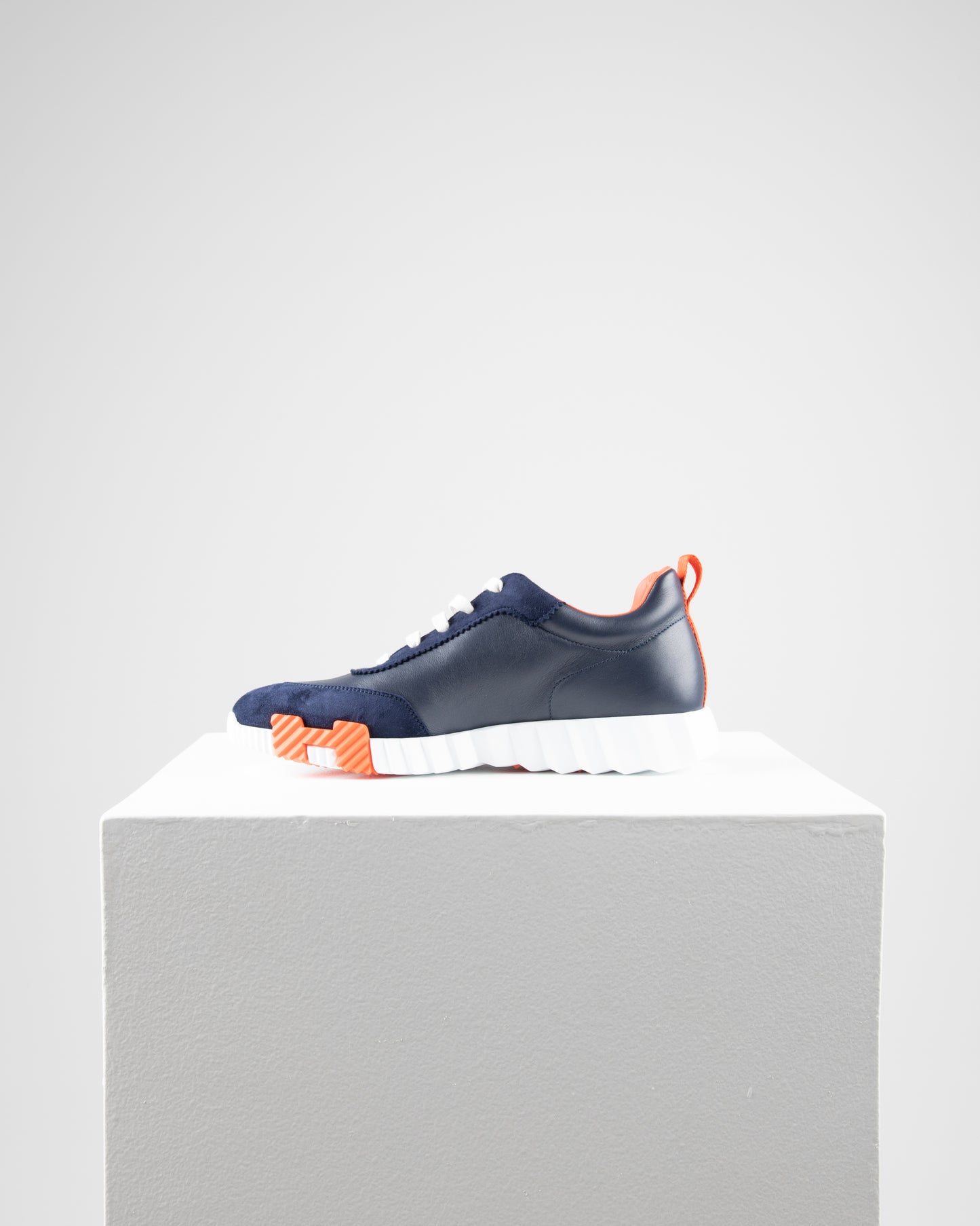 Bouncing Sneaker in Blue and Orange