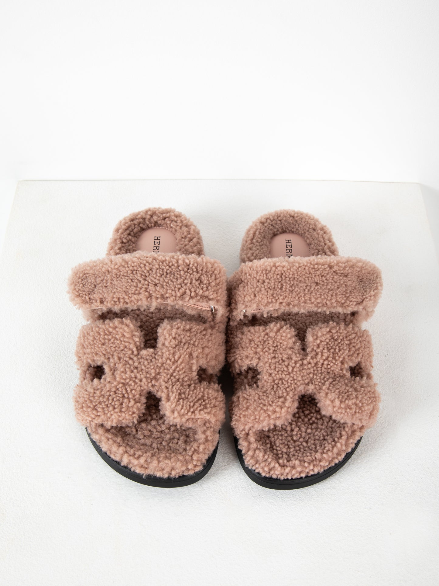 Chypre Sandal Femme in Bois De Santal Shearling