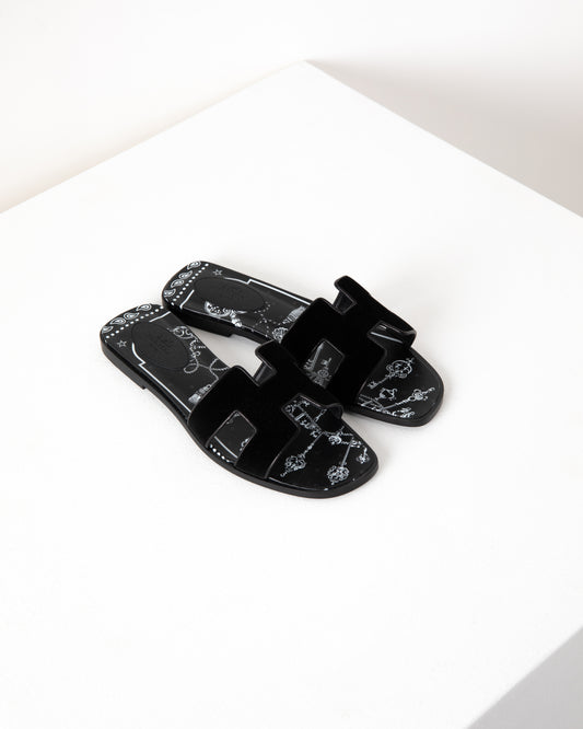 Oran Sandal in Velvet Black