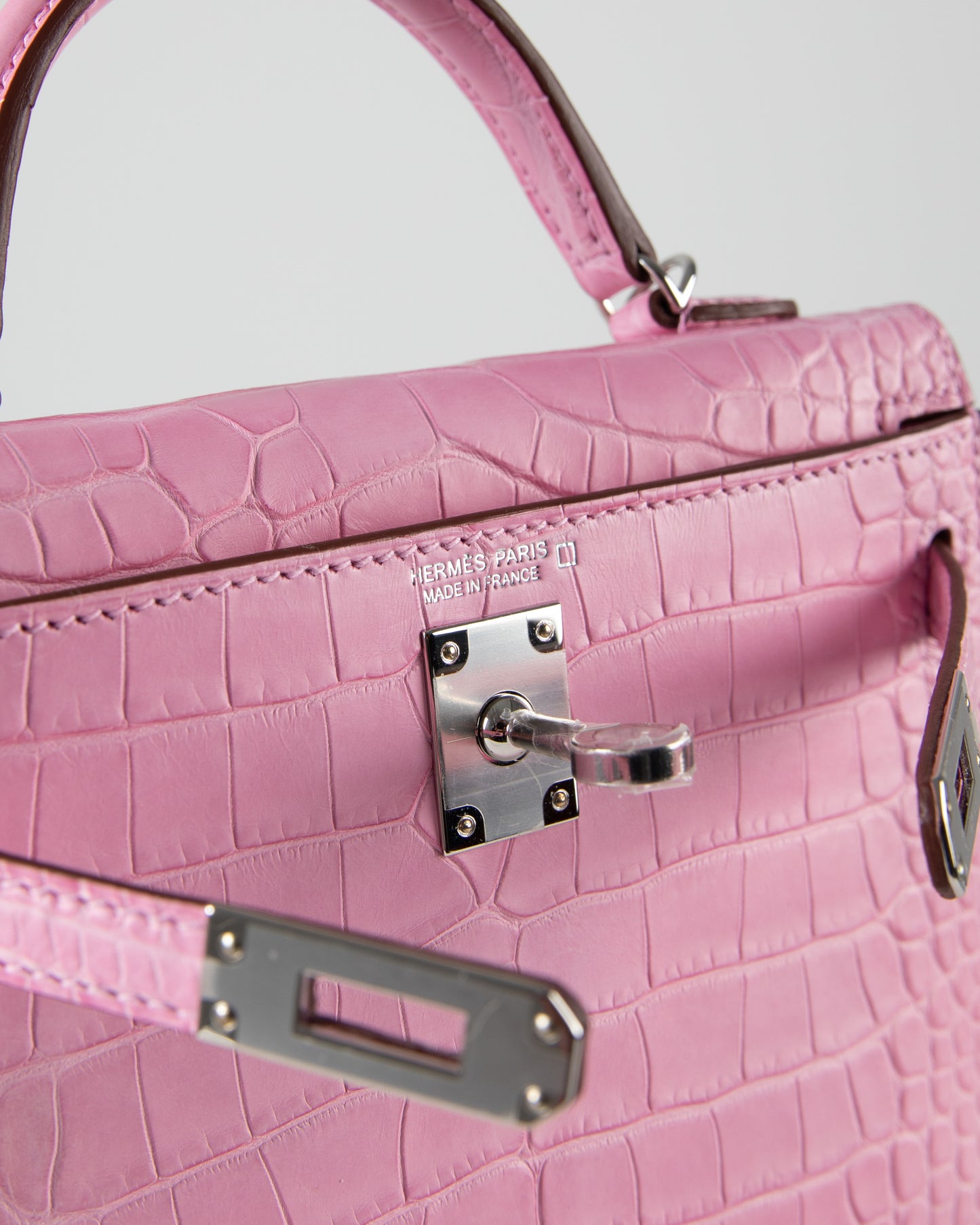 Kelly 20 in Bubblegum Pink Sellier Matte Alligator Mississippiensis with Palladium Hardware