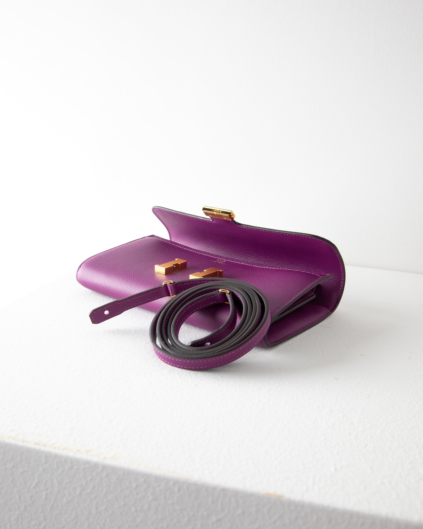Constance To Go Wallet Evercolor Anemone with Gold Hardware