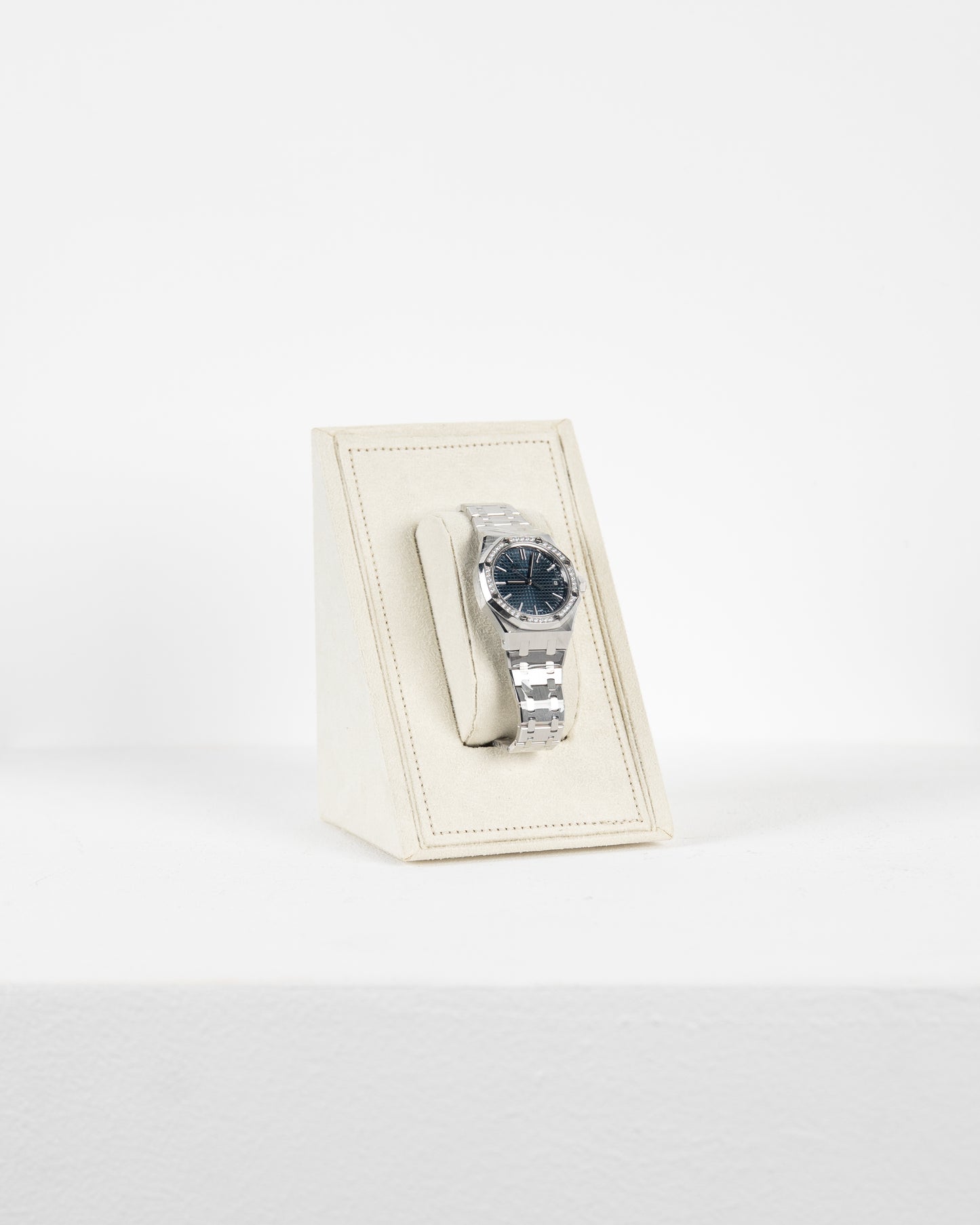 Audemars Piguet Royal Oak 37mm - Blue dial with diamonds