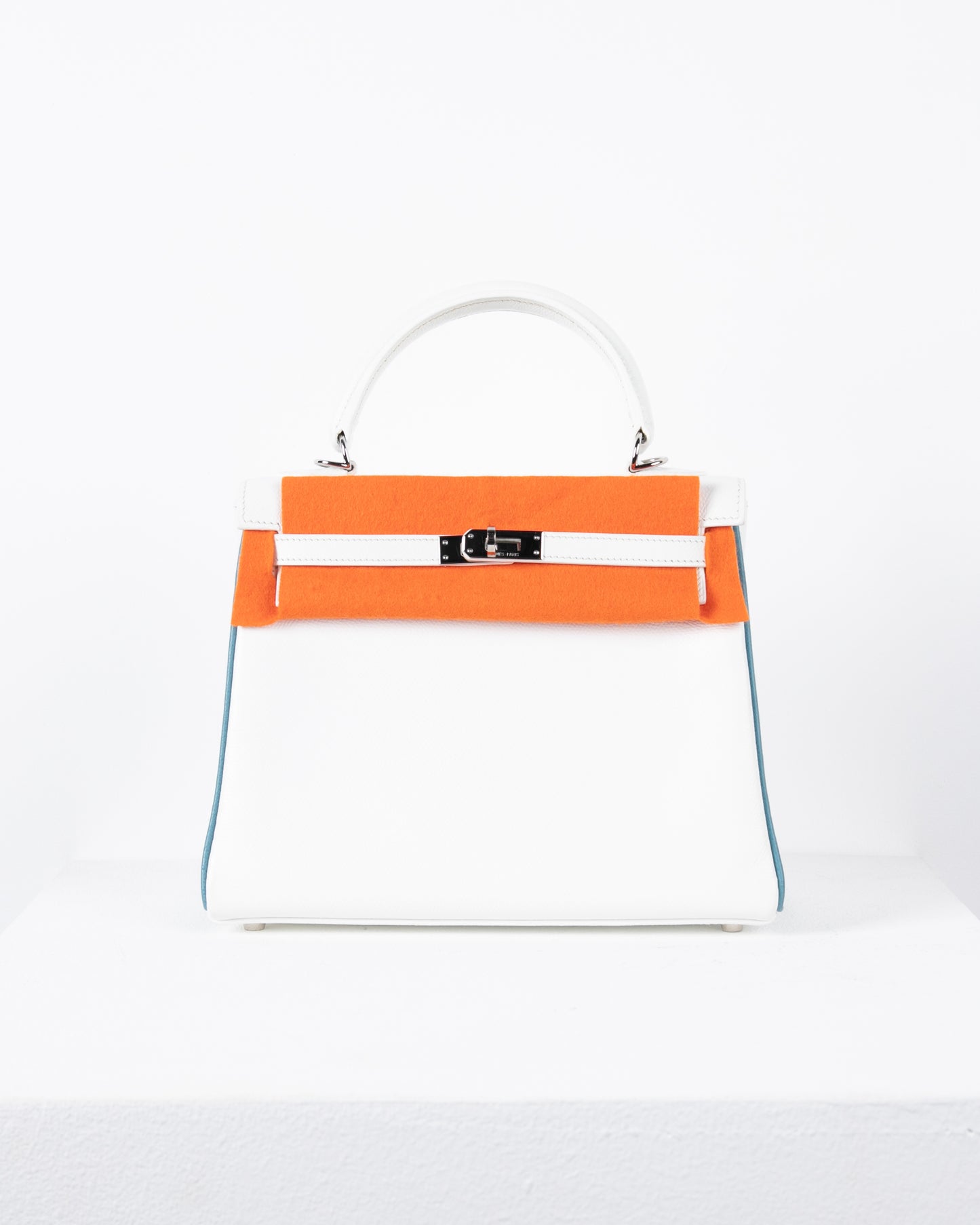 Kelly 25 in White with Contrast Pipe Epsom with Palladium Hardware (Vintage)