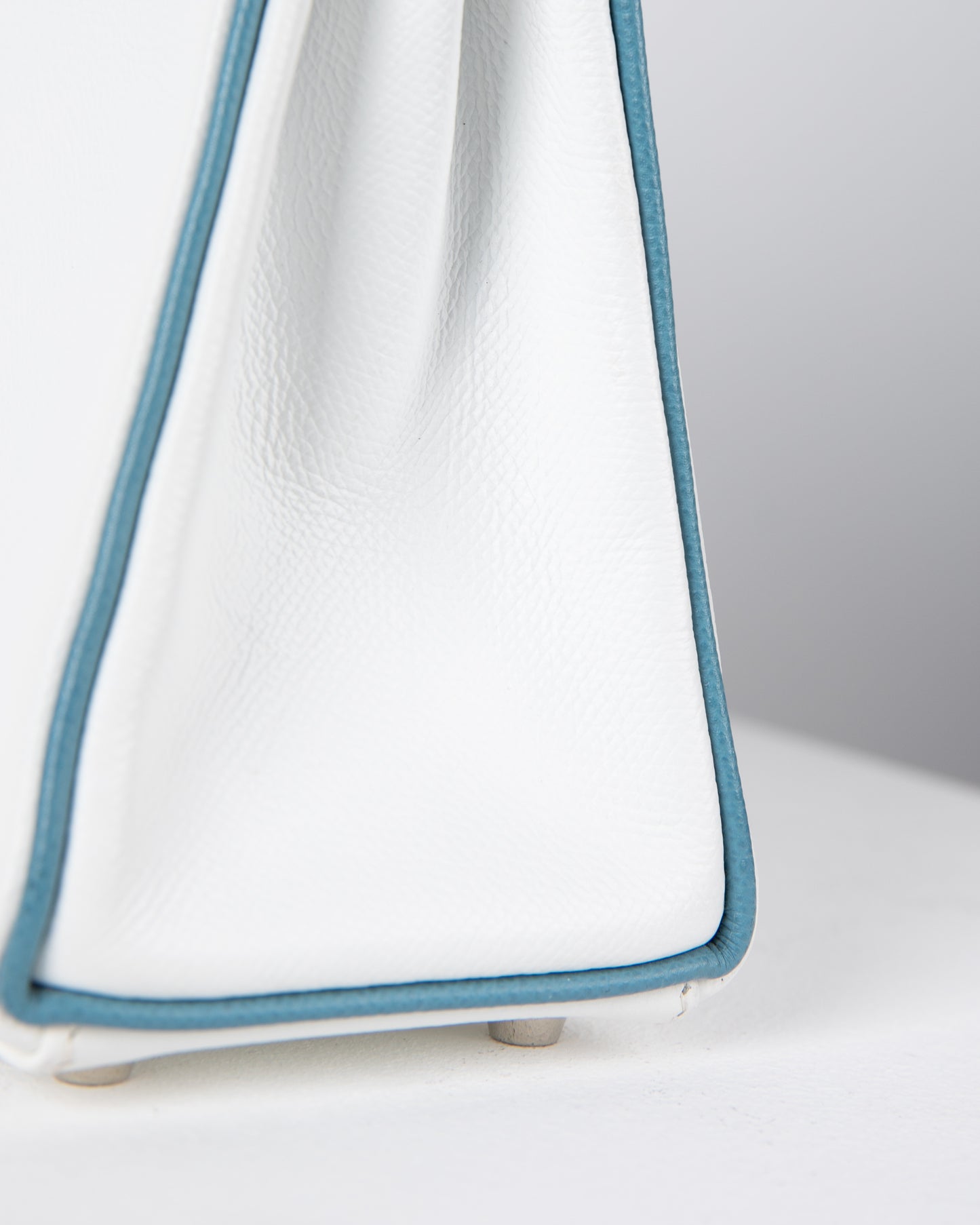 Kelly 25 in White with Contrast Pipe Epsom with Palladium Hardware (Vintage)