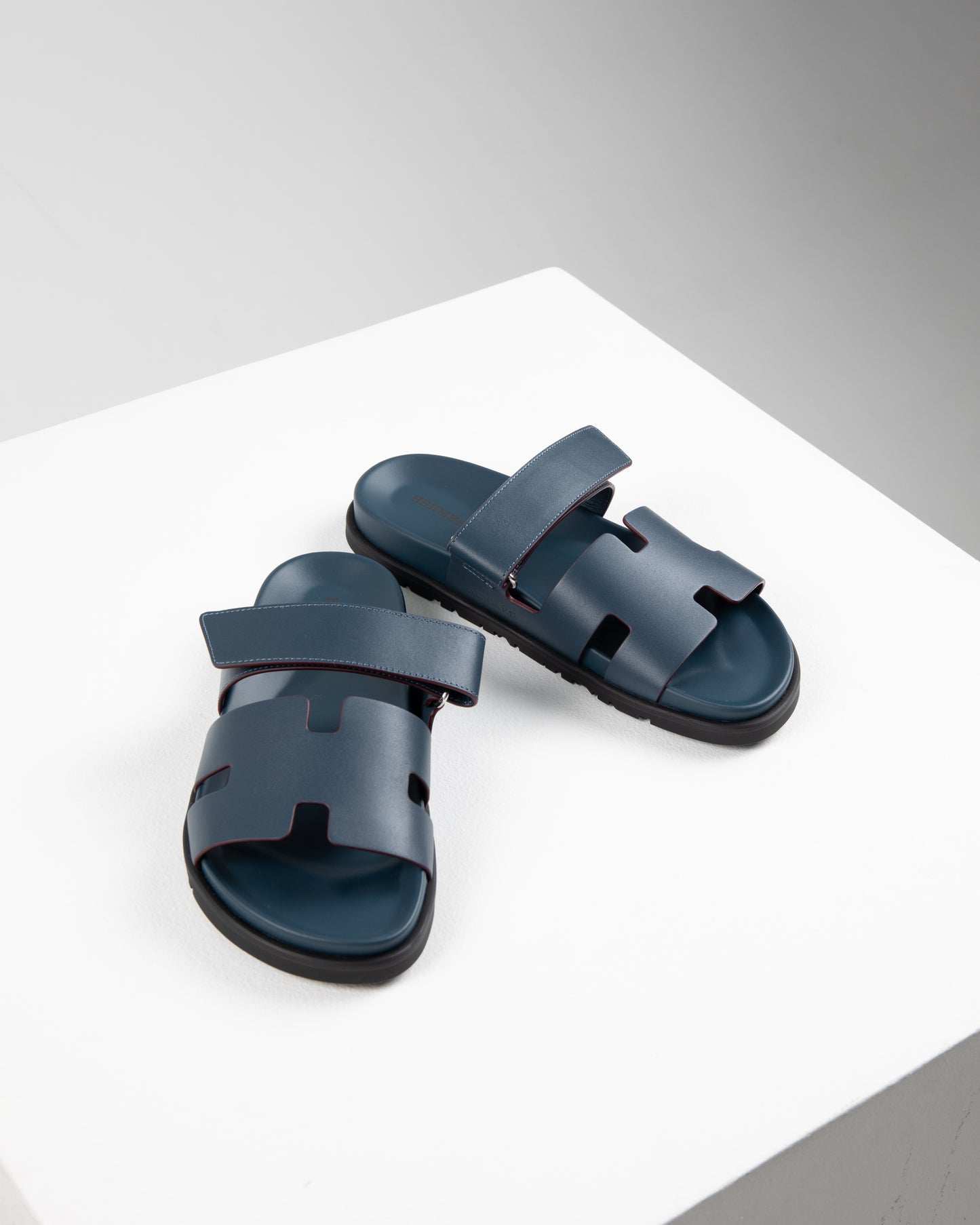Chypre Sandal in Bleu Celeste/Bordeaux Calfskin