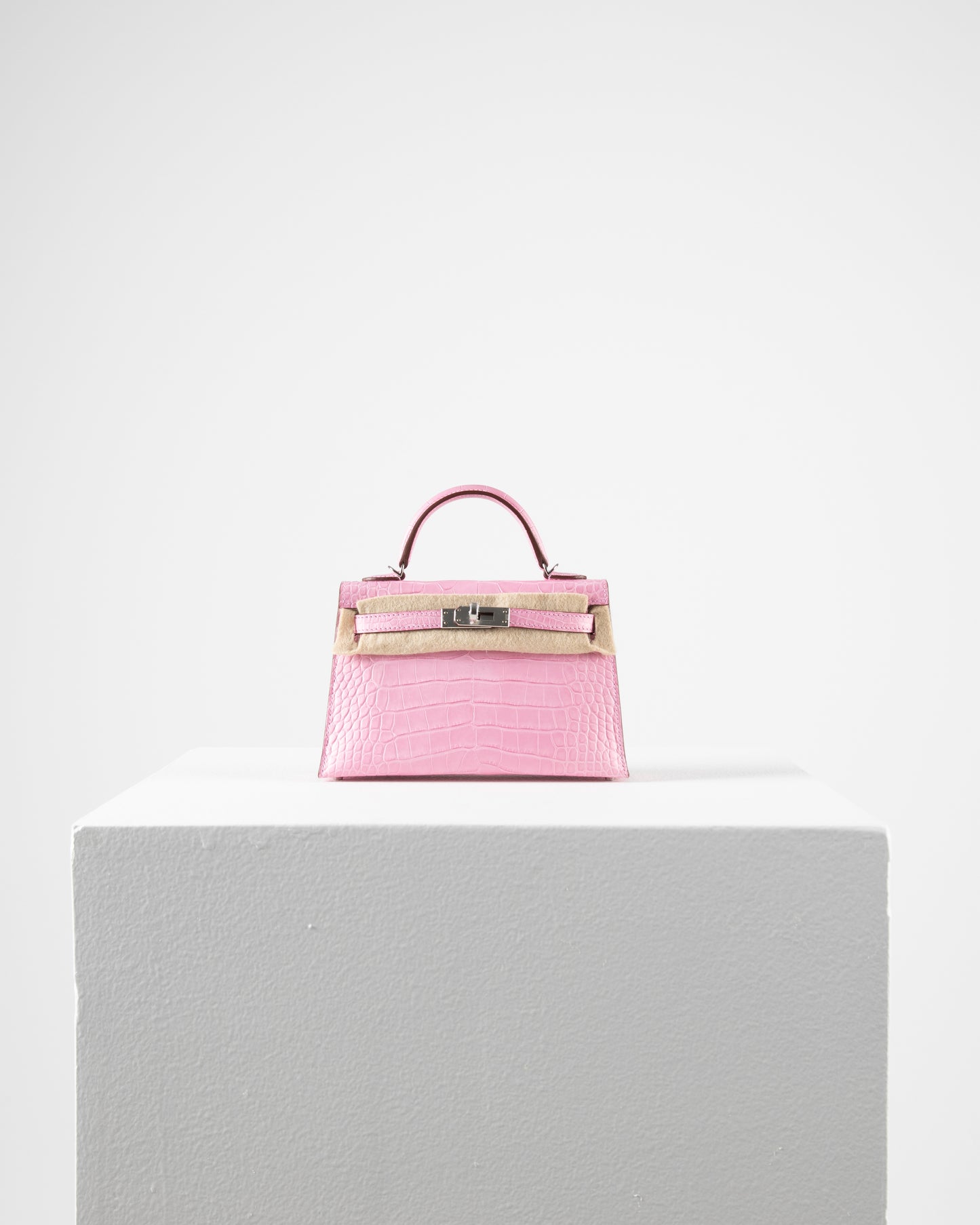Kelly 20 in Bubblegum Pink Sellier Matte Alligator Mississippiensis with Palladium Hardware