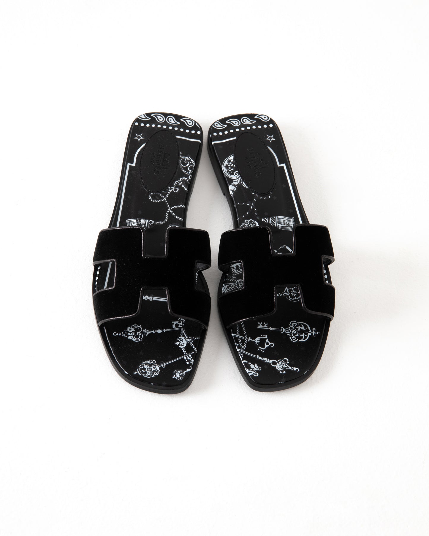 Oran Sandal in Velvet Black