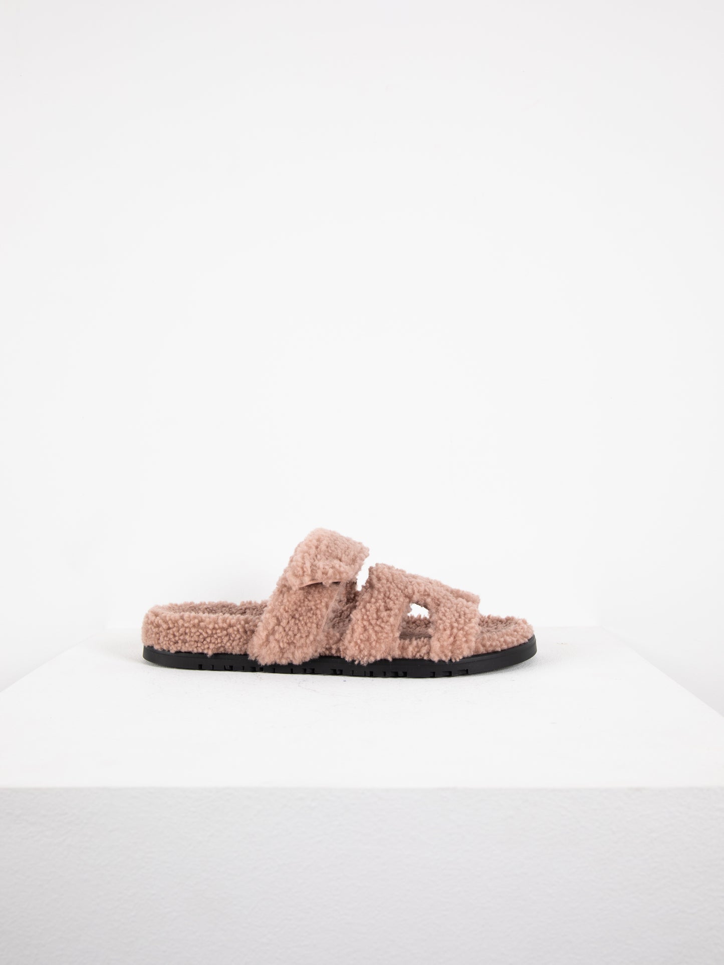 Chypre Sandal in Peau Lainee Beige