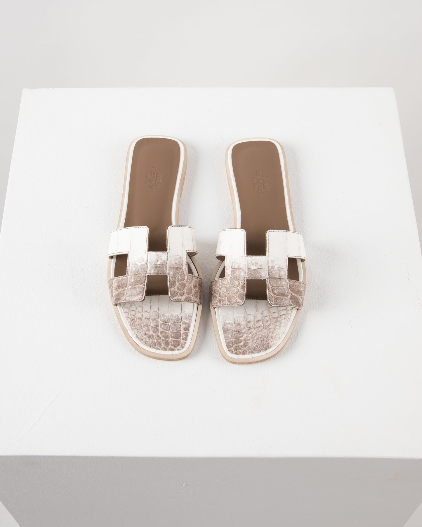 Oran Sandal in Blanc Himalaya Crocodile Leather