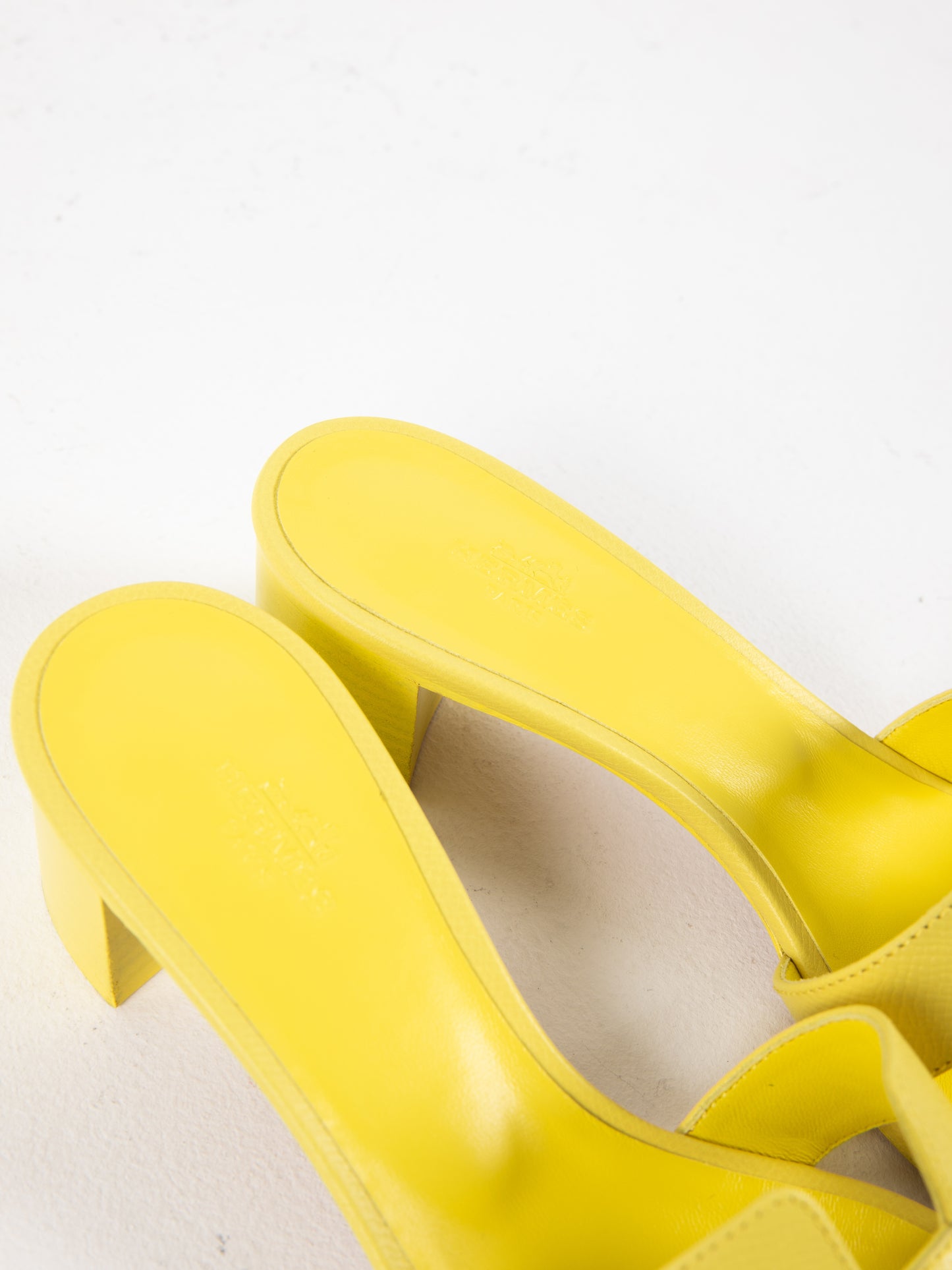 Oasis Sandal in Jaune Curcume