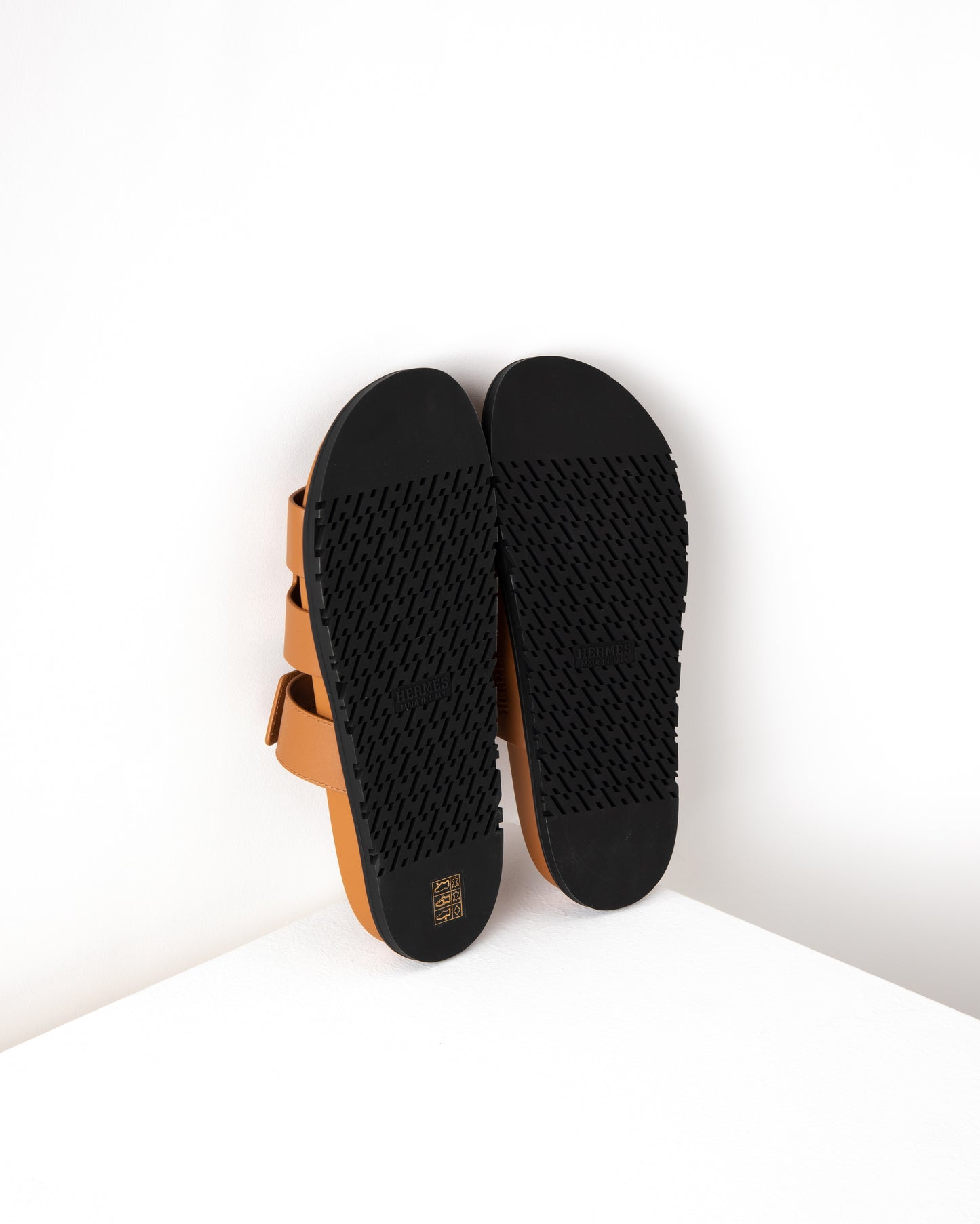 Chypre Sandal in Gold