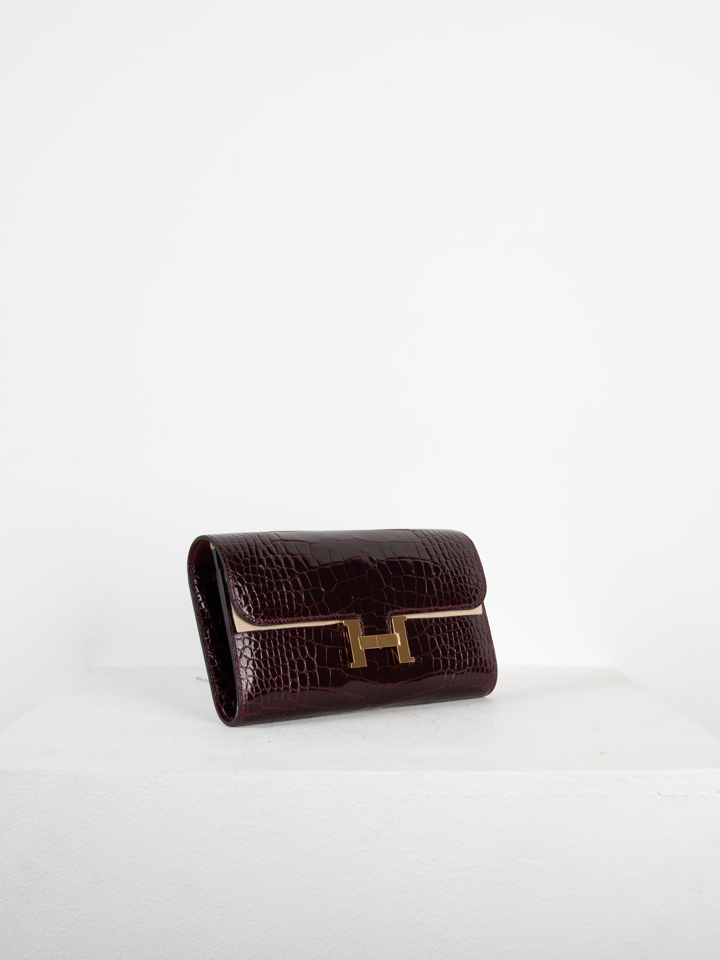 Constance To Go Long Wallet in Bordeaux Alligator with Gold Hardware
