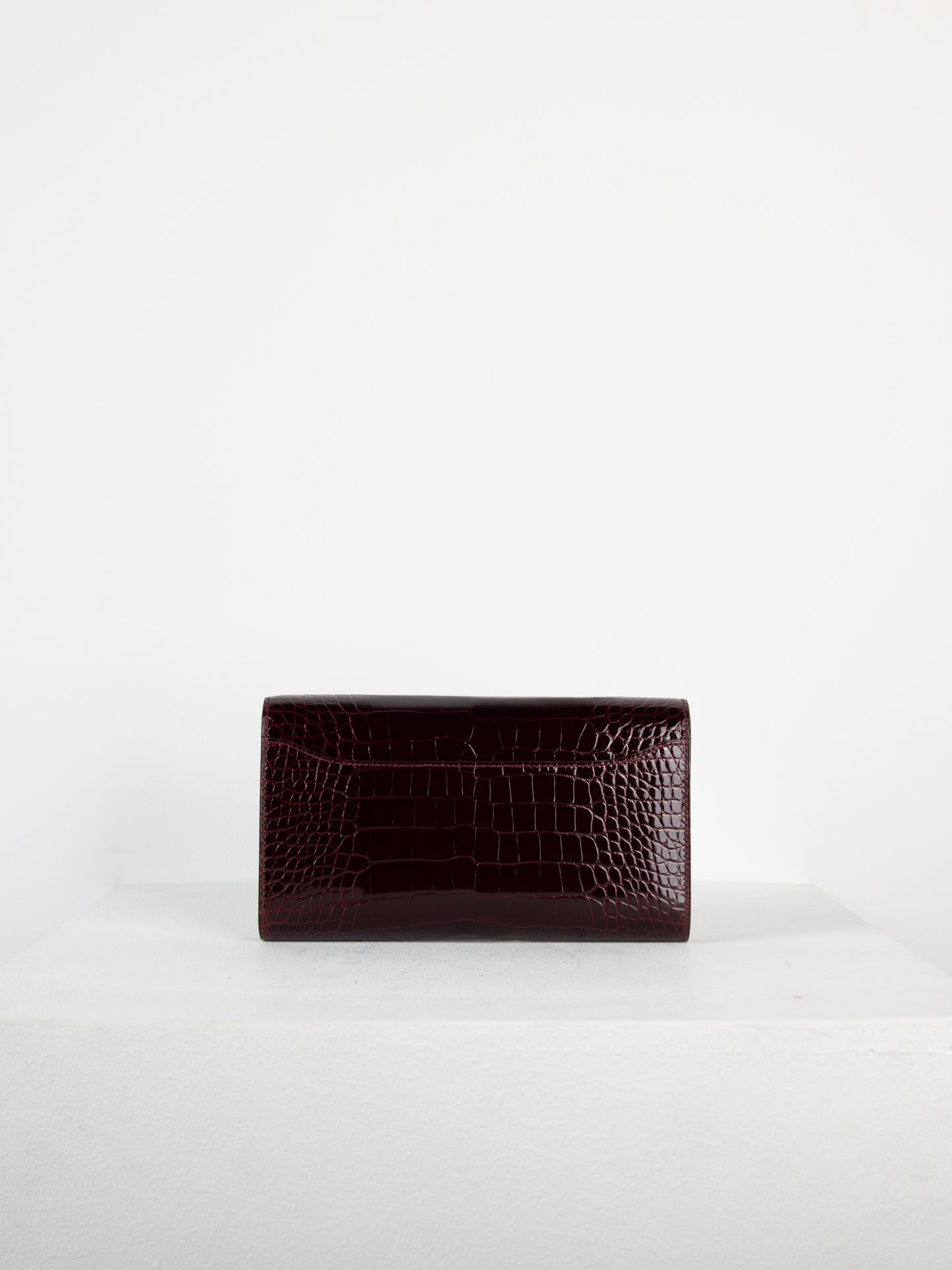 Constance To Go Long Wallet in Bordeaux Alligator with Gold Hardware