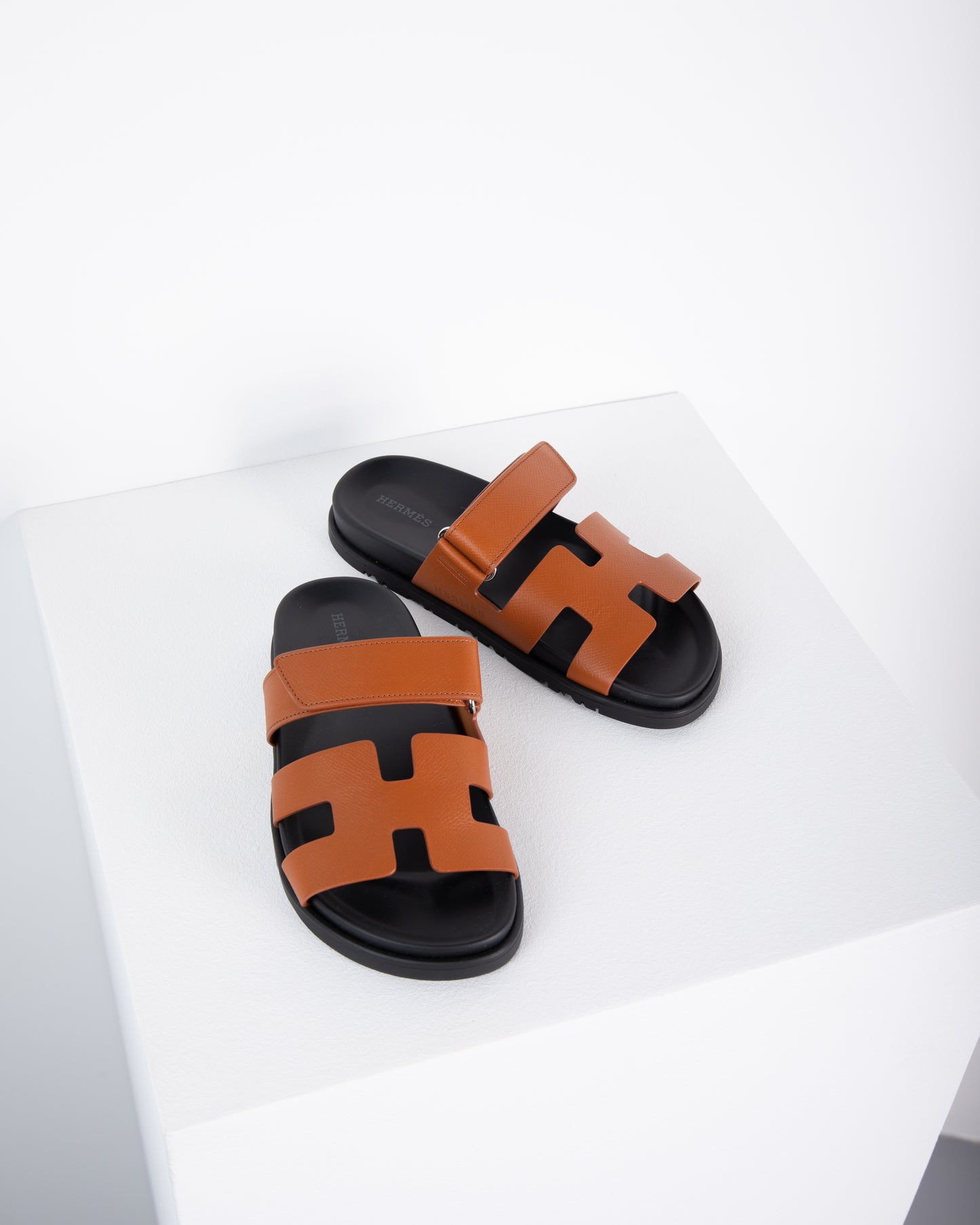 Chypre Sandal in Gold/Black Epsom