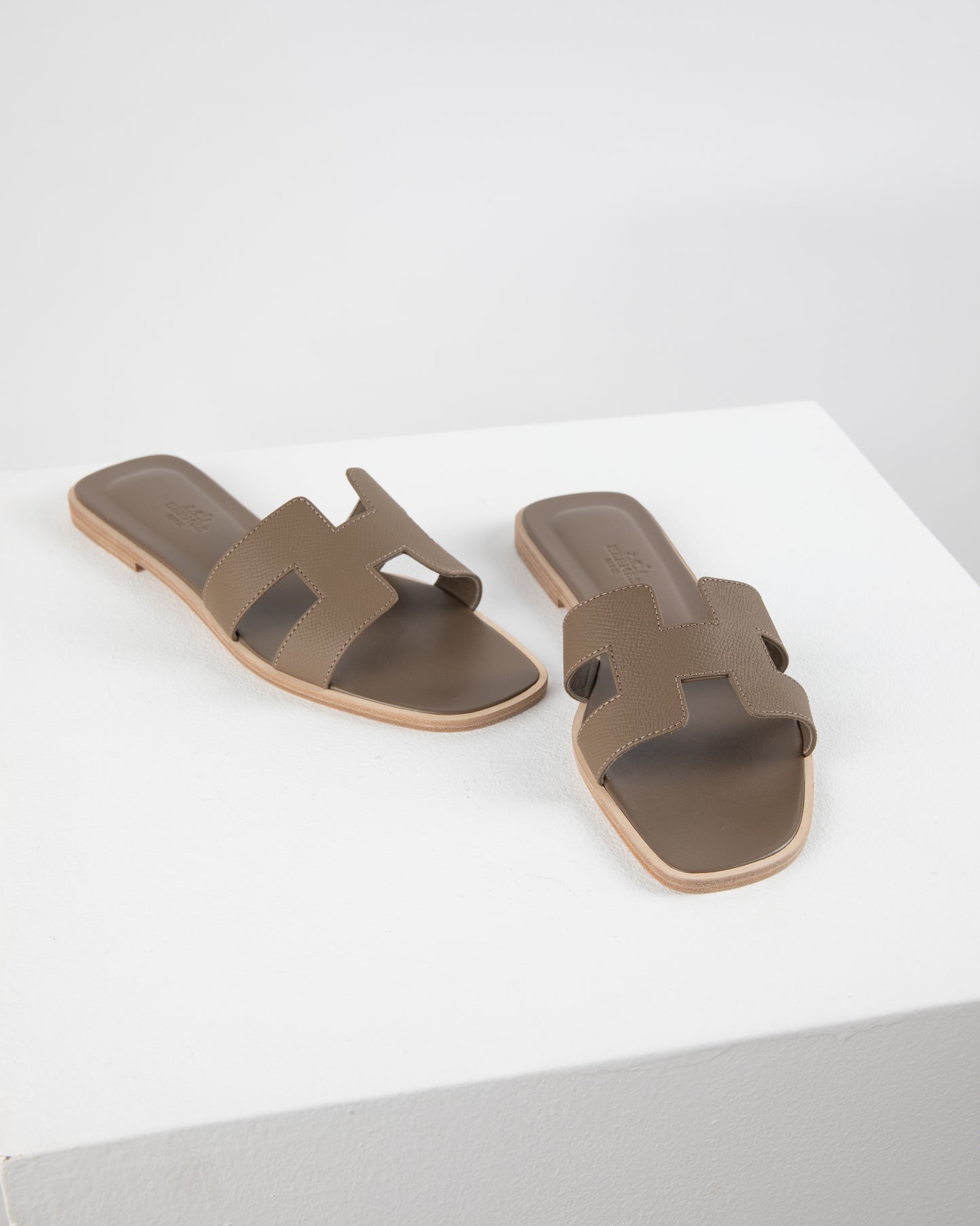 Oran Sandal in Etoupe Epsom