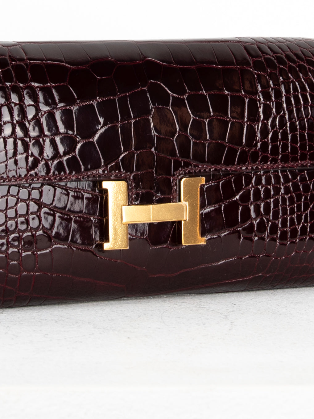 Constance To Go Long Wallet in Bordeaux Alligator with Gold Hardware
