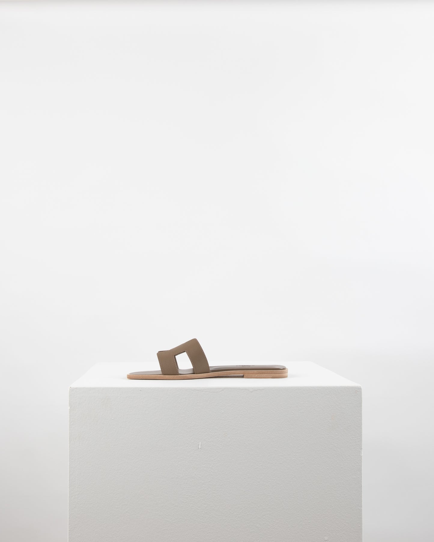 Oran Sandal in Etoupe Epsom