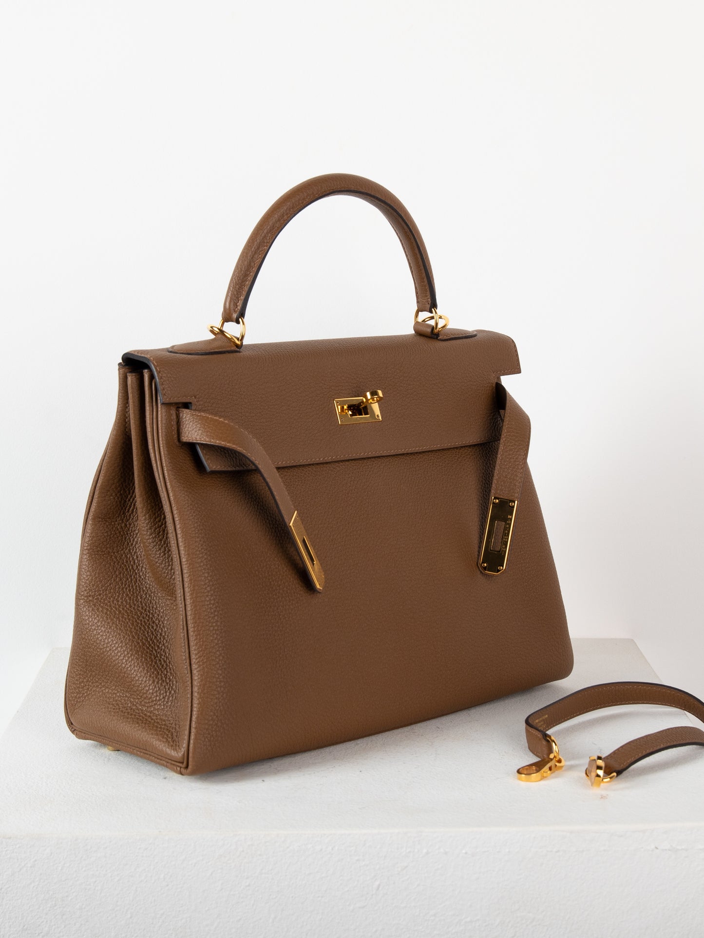 Kelly 32 in Alezan Togo Retourne with Gold Hardware