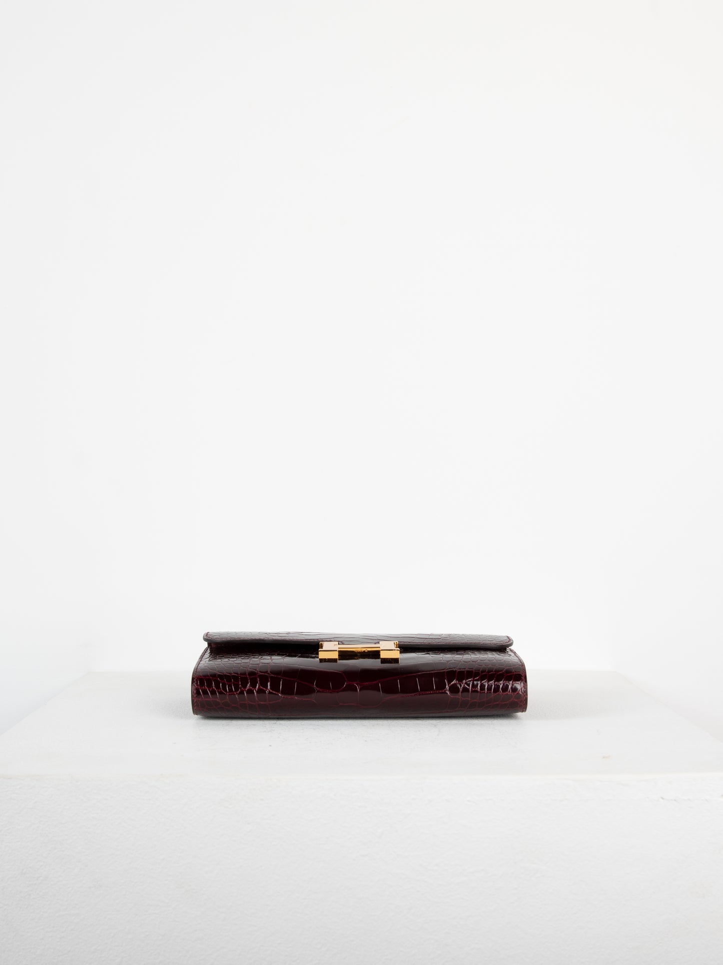 Constance To Go Long Wallet in Bordeaux Alligator with Gold Hardware
