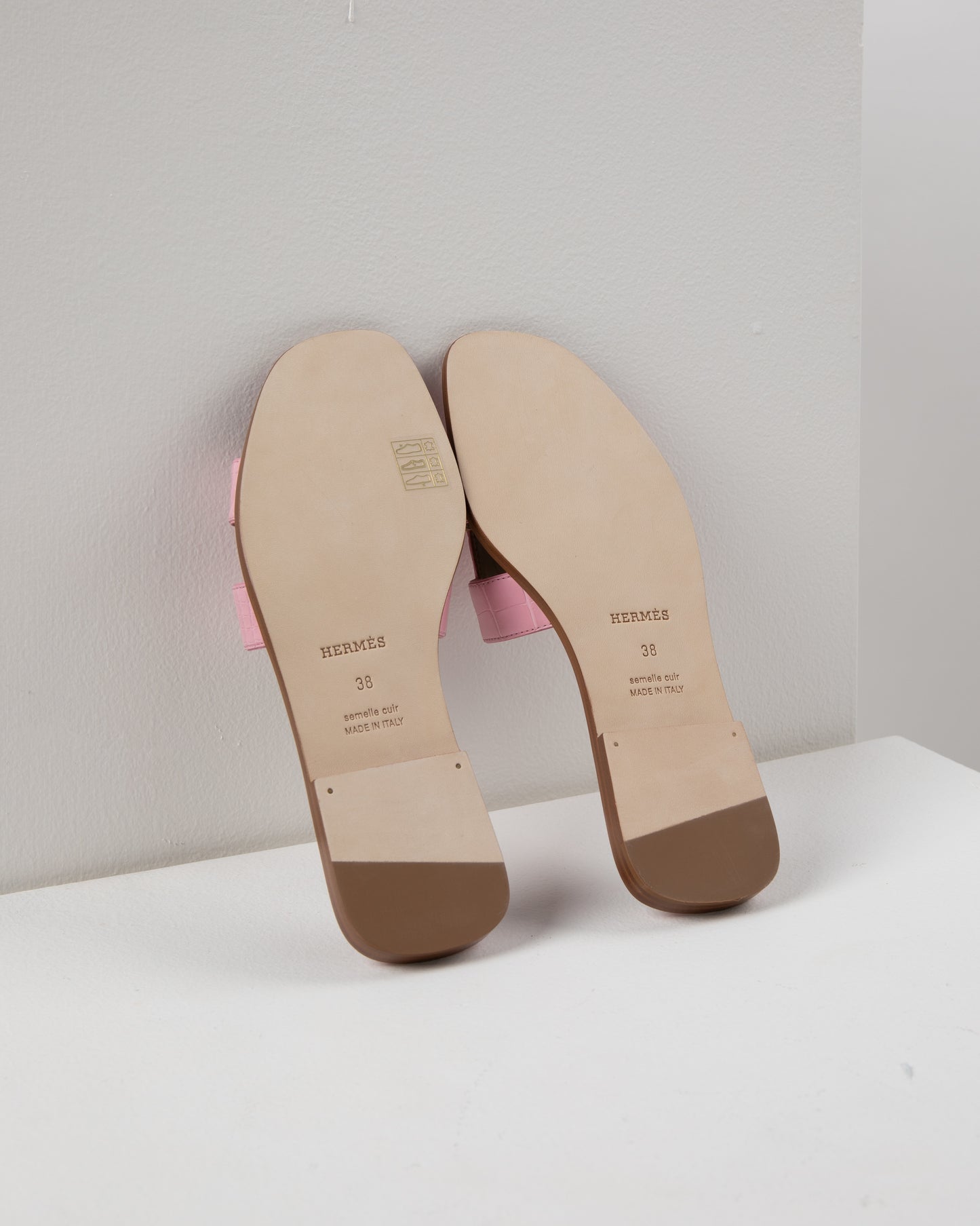 Oran Sandal in Pink Alligator Missippi Matte
