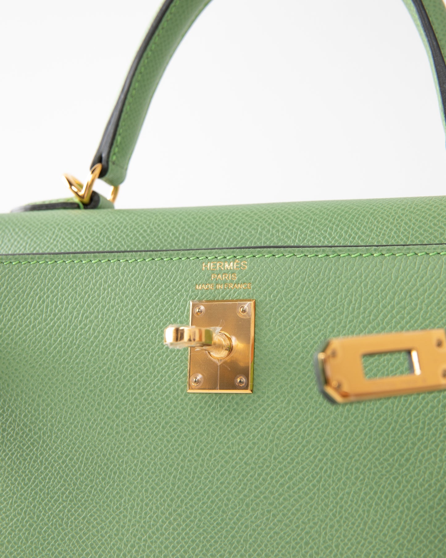 Kelly 25 Sellier Vert Criquet Epsom with Gold Hardware